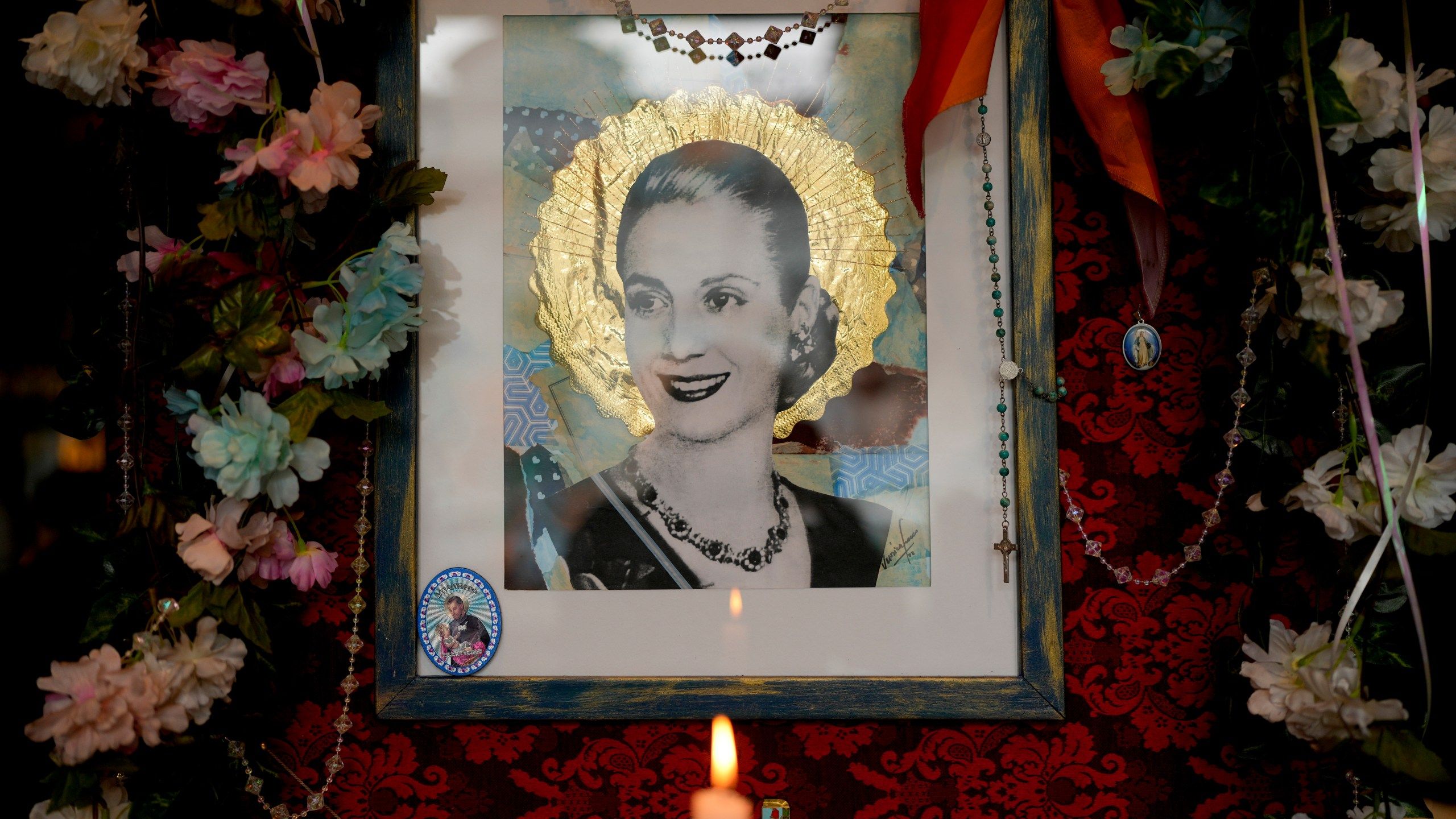 2560x1440 Argentines yearn for Evita, 70 years after her death
