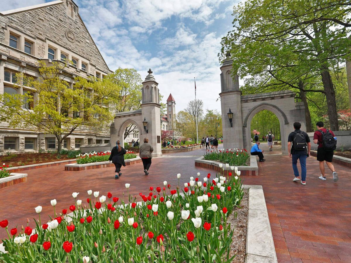 1200x900 Download Indiana University Bloomington Tulips And Gate Wallpaper