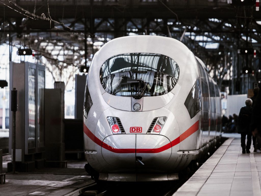 1024x768 ICE Train Wallpaper