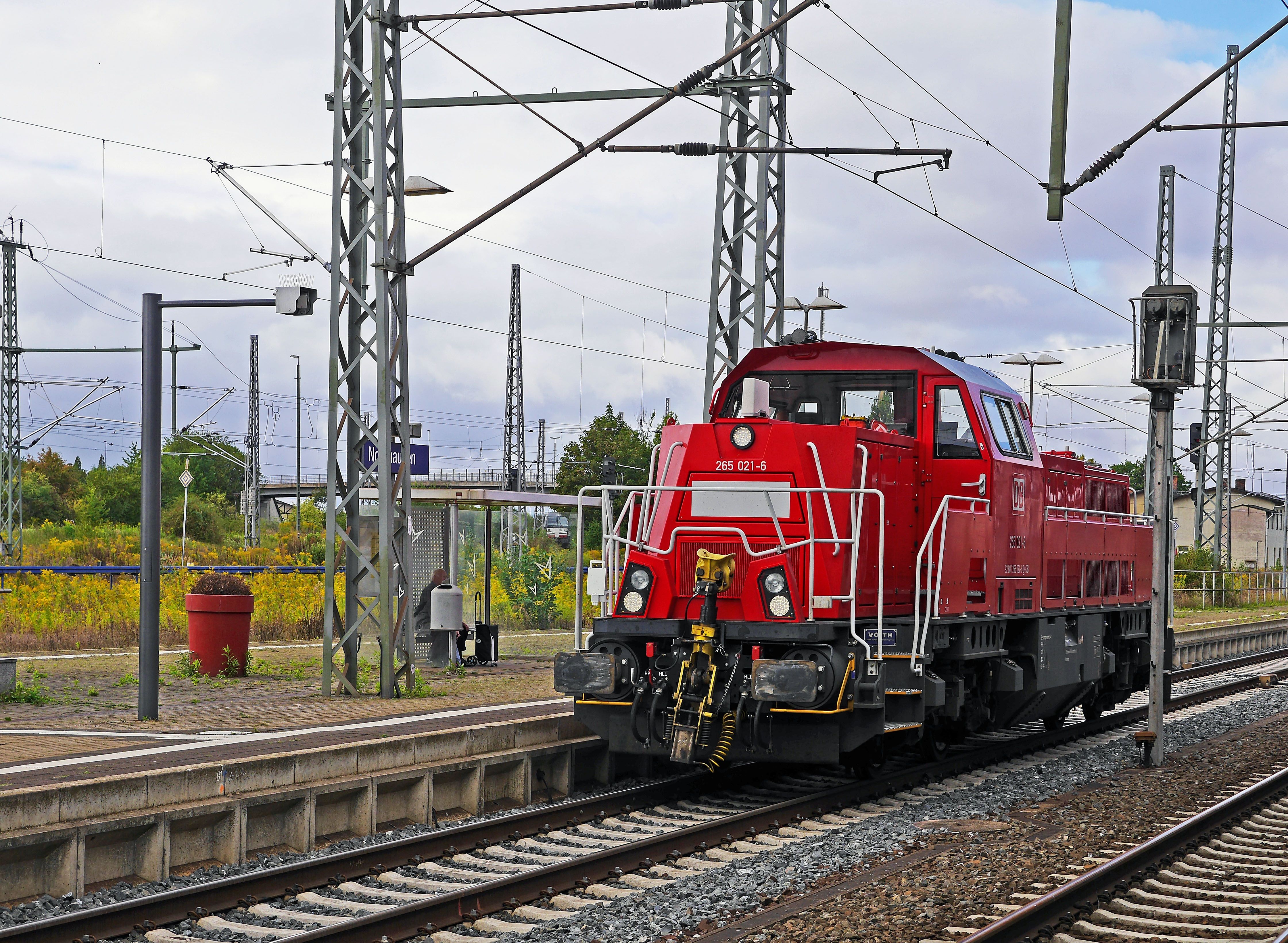 4481x3281 Railroad Station Phone Wallpaper: Free 4K & HD Downloads