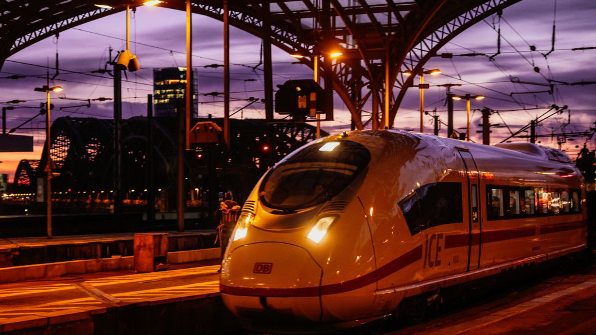 2048x1152 Sänk ju for träweling: Wie die Deutsche Bahn mit uns spricht