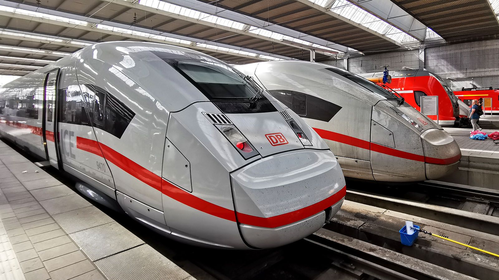 1600x900 When your Emirates plane is a Deutsche Bahn train