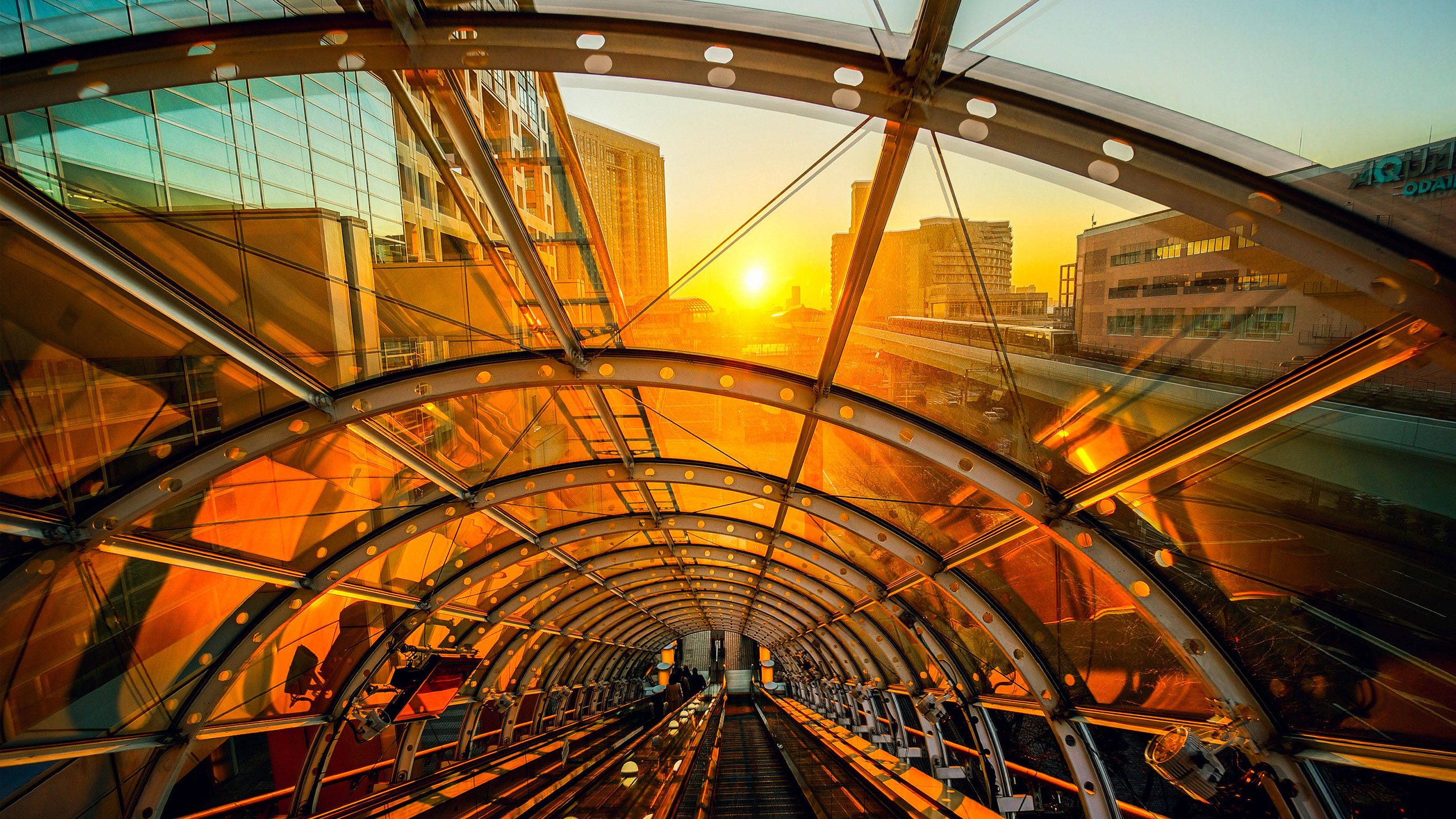 2560x1440 Amadeus and Deutsche Bahn enhance sales in train stations