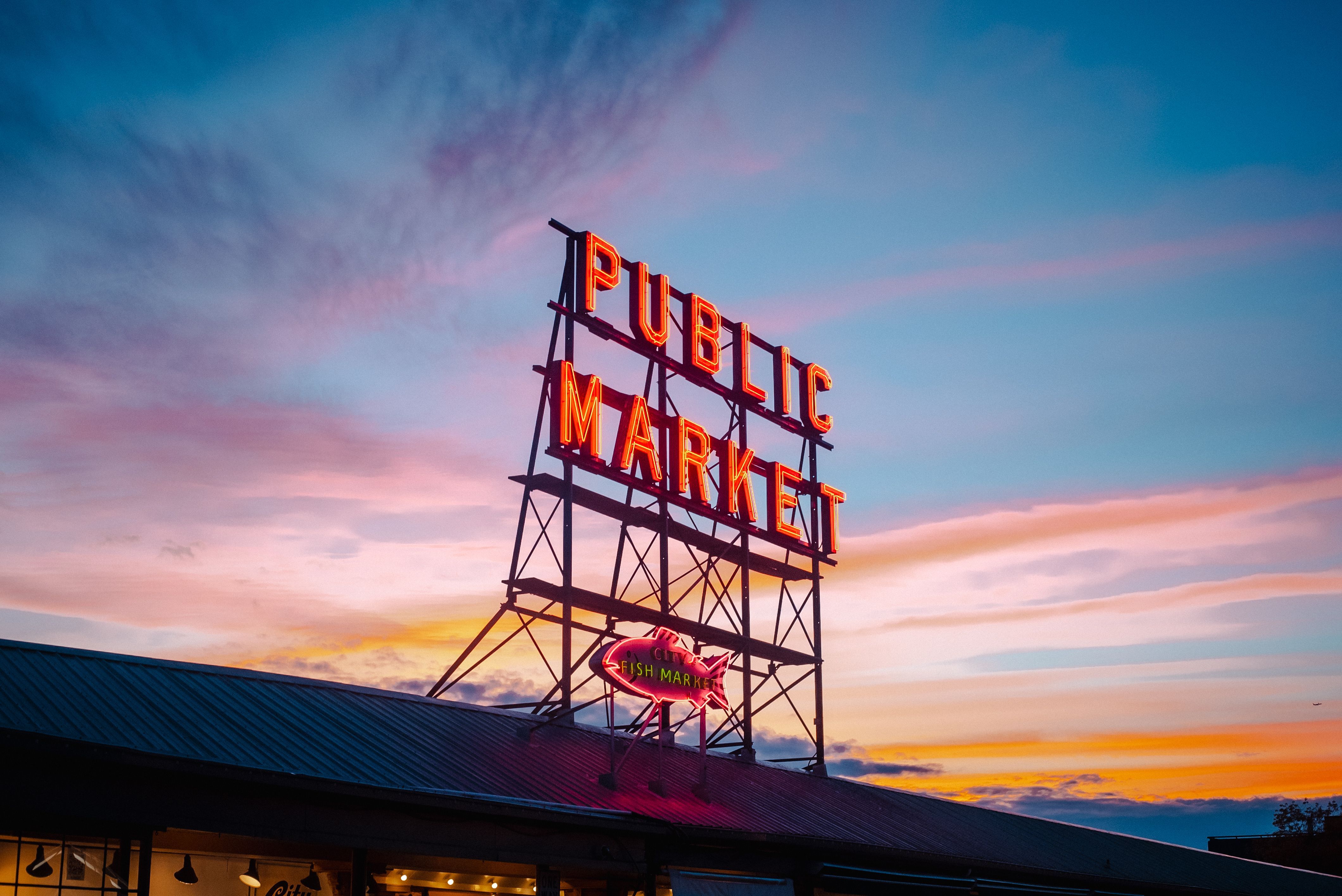 4240x2832 Iconic Pike Place Market Sign at Sunset in Seattle · Free