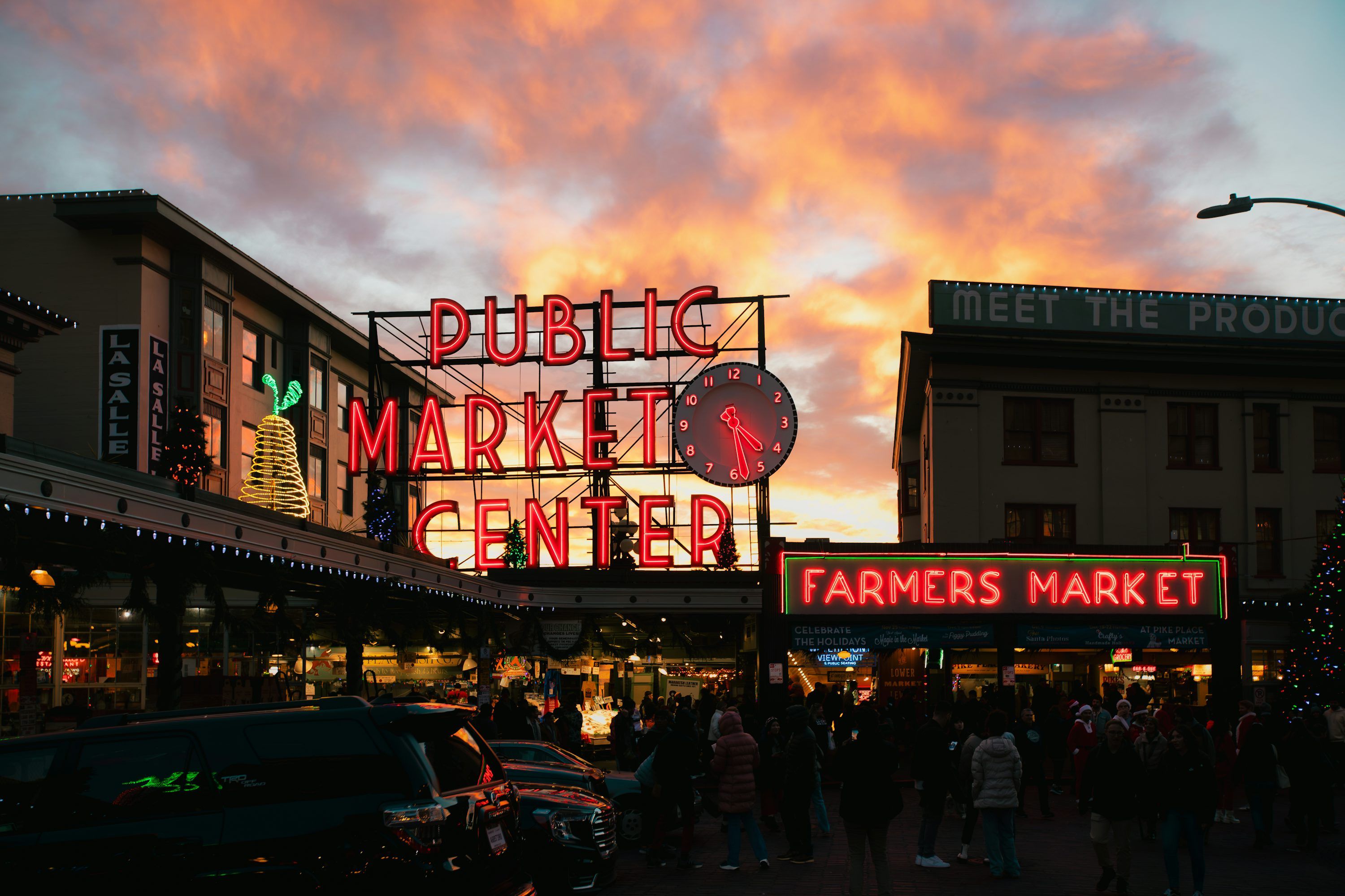 3000x2000 A group of people standing outside of a market