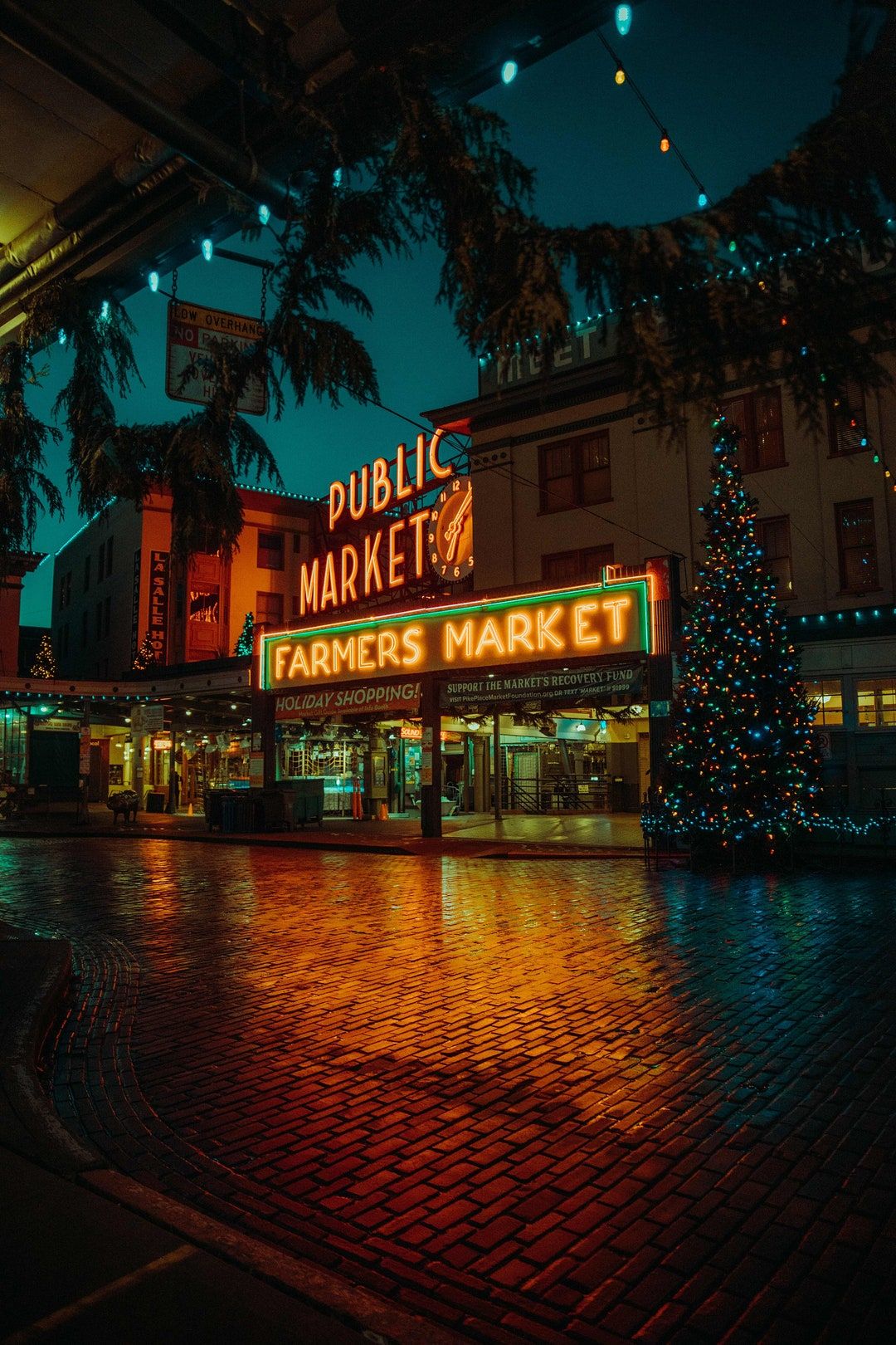 1080x1620 Seattle Christmas Pike's Place Market Photography Print / Seattle Photo / Seattle Art / Seattle Photography / Pike's Place Market Poster
