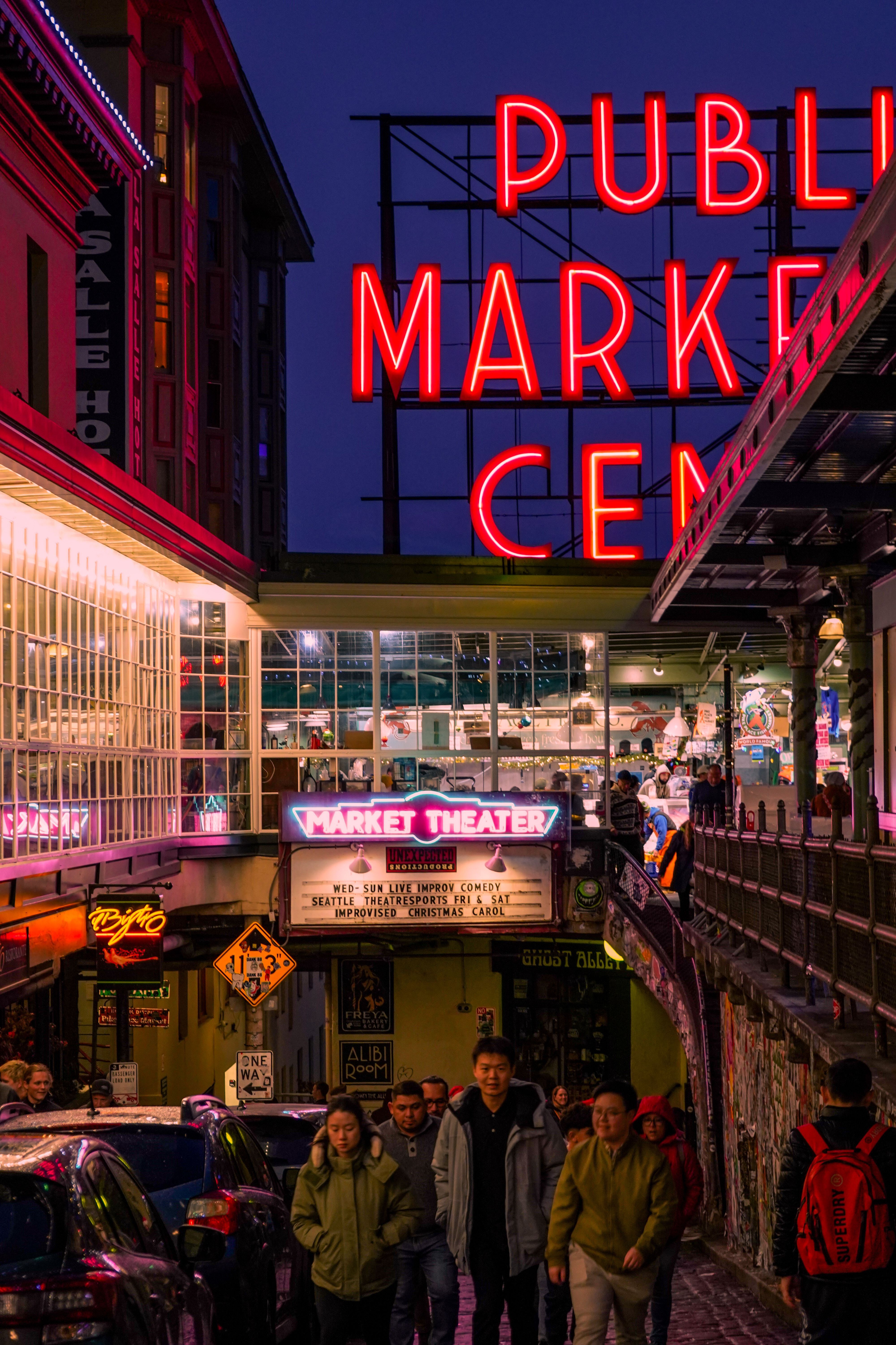 4000x6000 Vibrant Pike Place Market Center in Seattle · Free
