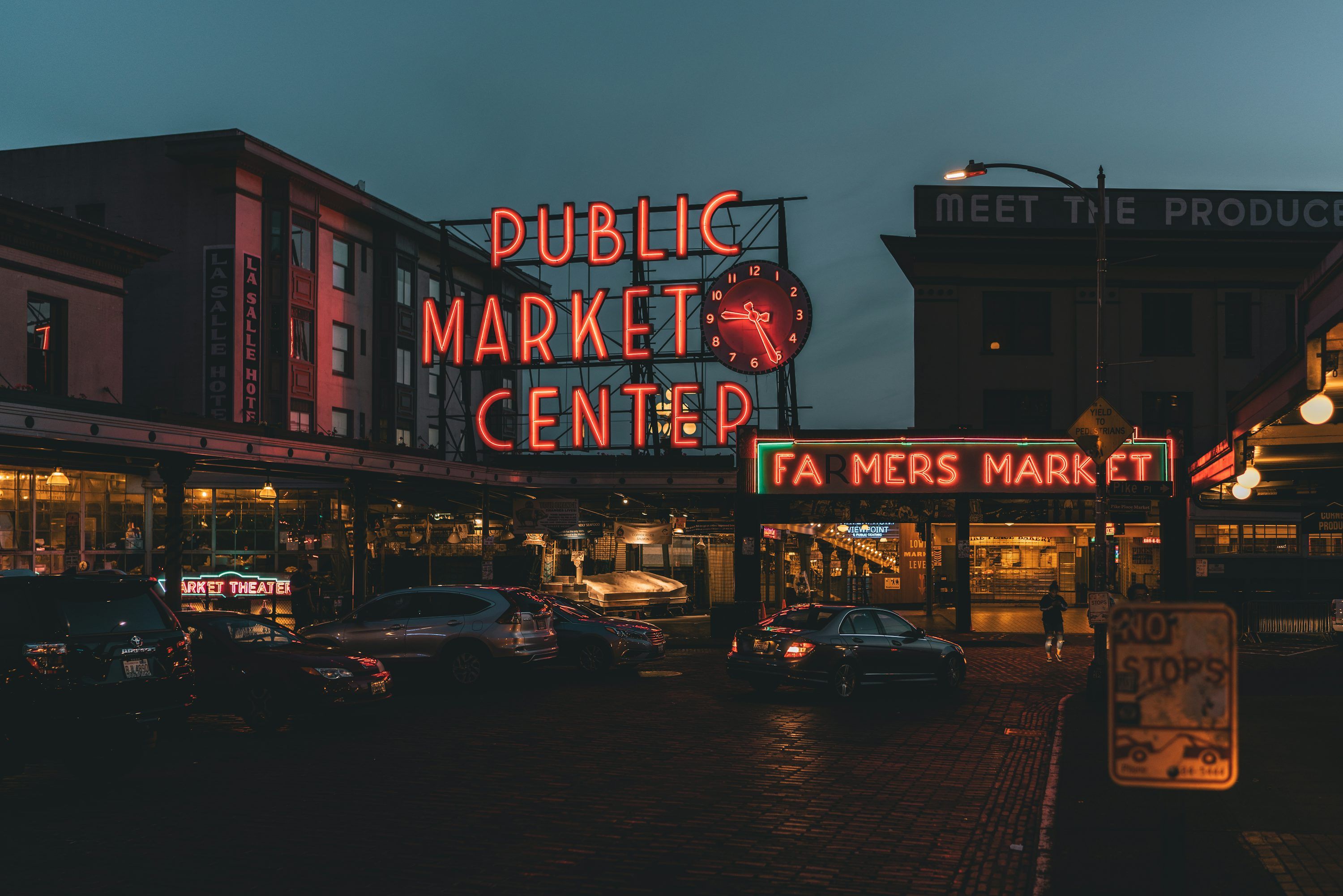 3000x2001 Public market center signage