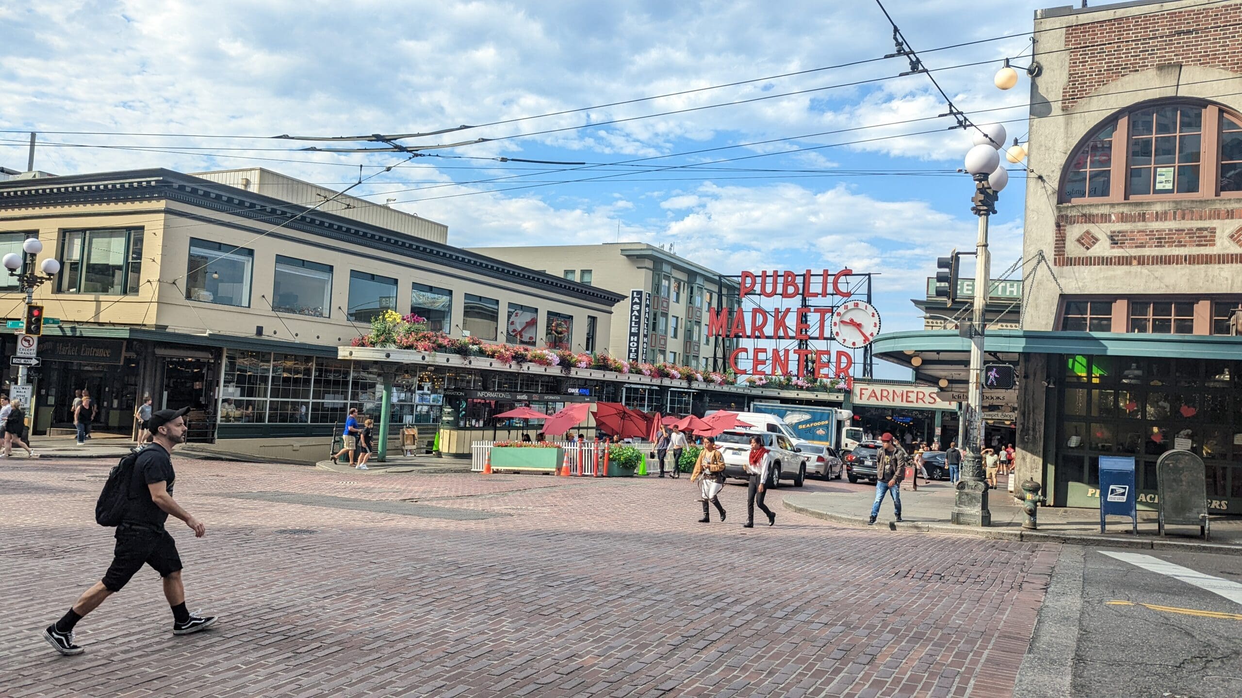 2560x1440 Early Bird Perks at Pike Place Market Place Market