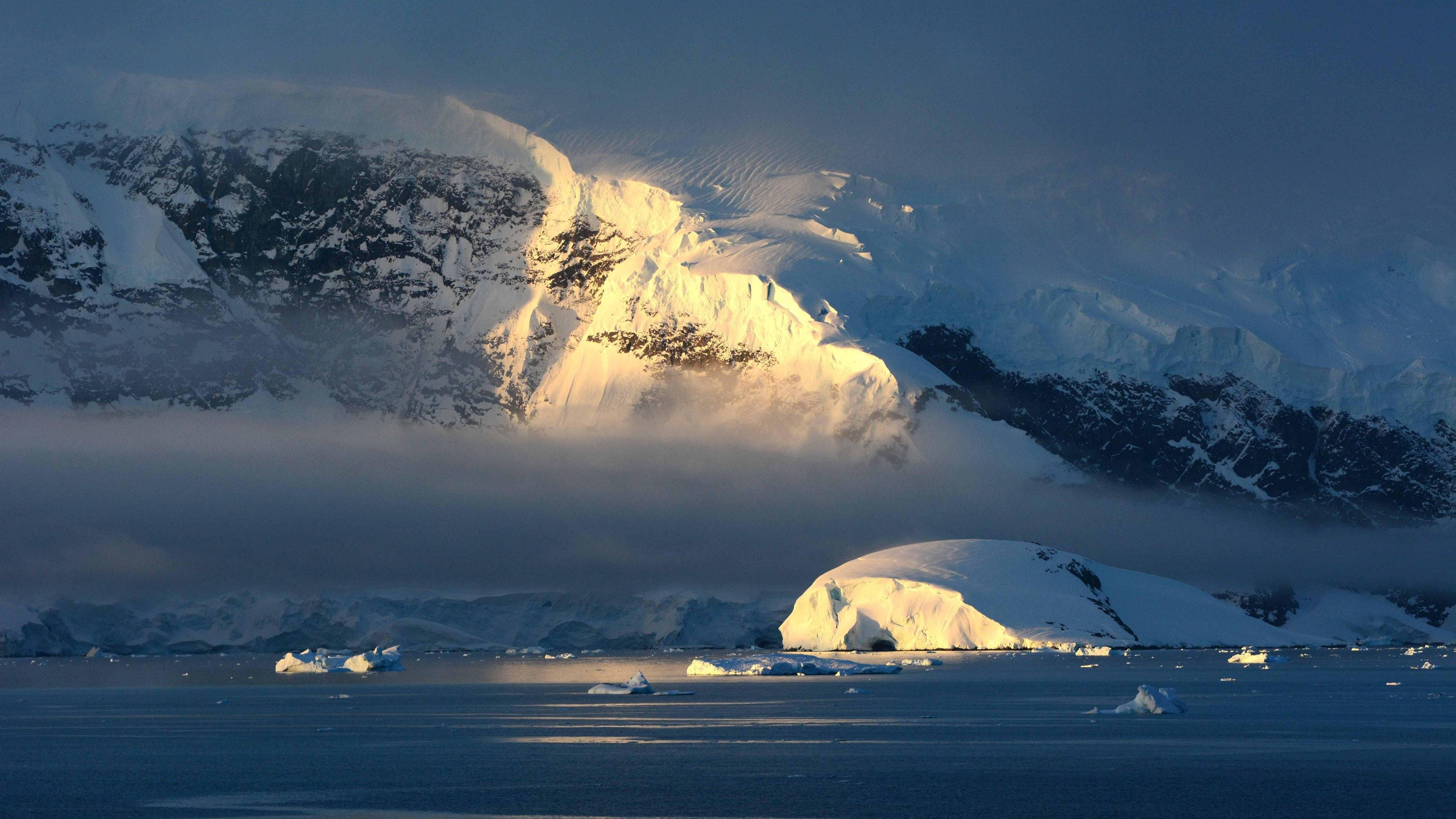 3840x2160 Download Antarctica Mountain Illuminated By Sunlight Wallpaper