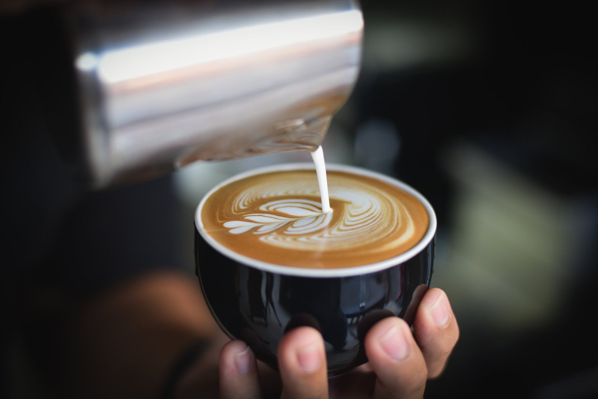 1920x1282 4K Ultra HD Coffee Art: Perfect Cup of Freshly Poured Brewx3899
