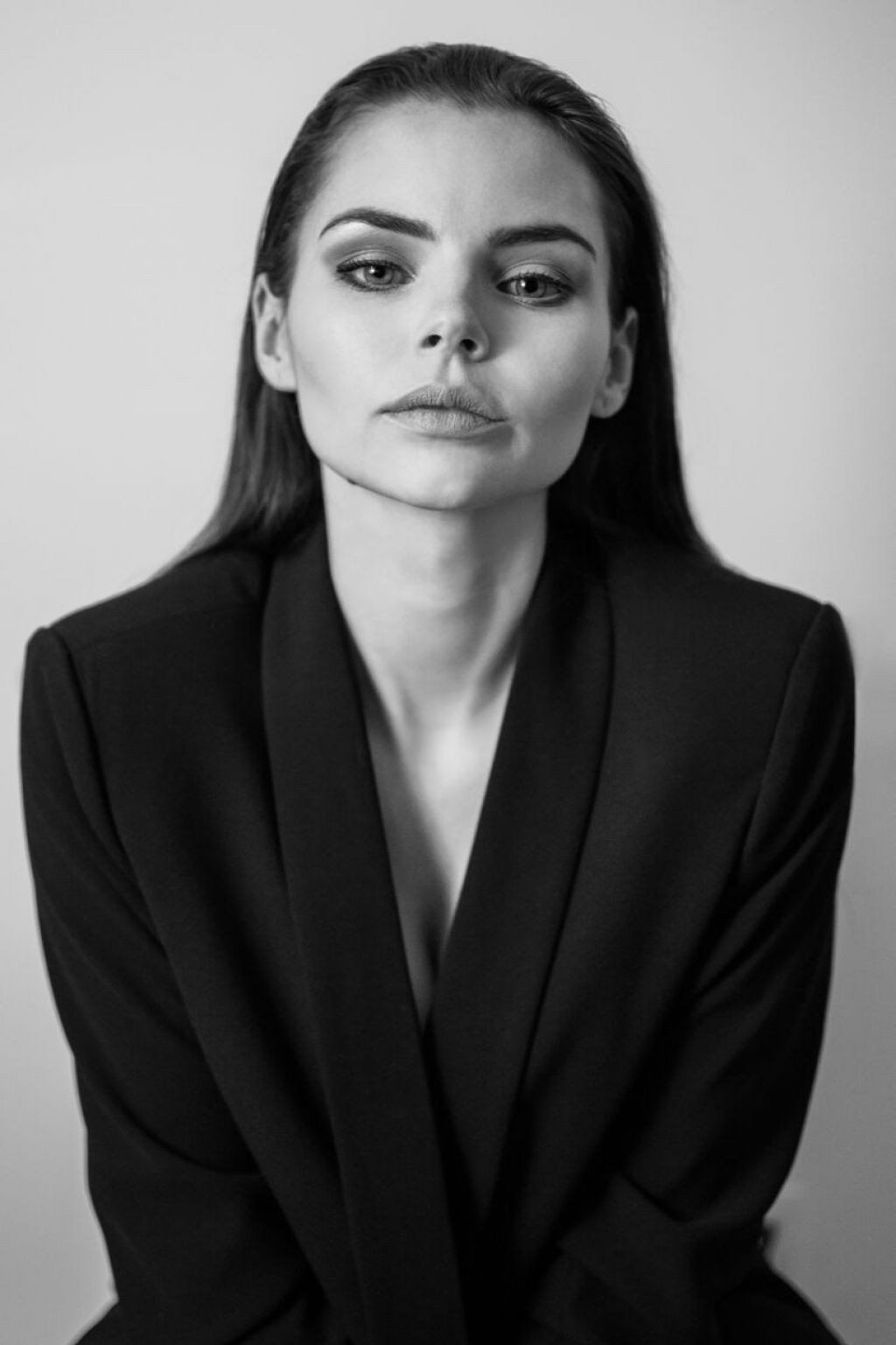 1024x1536 Eline Powell Image