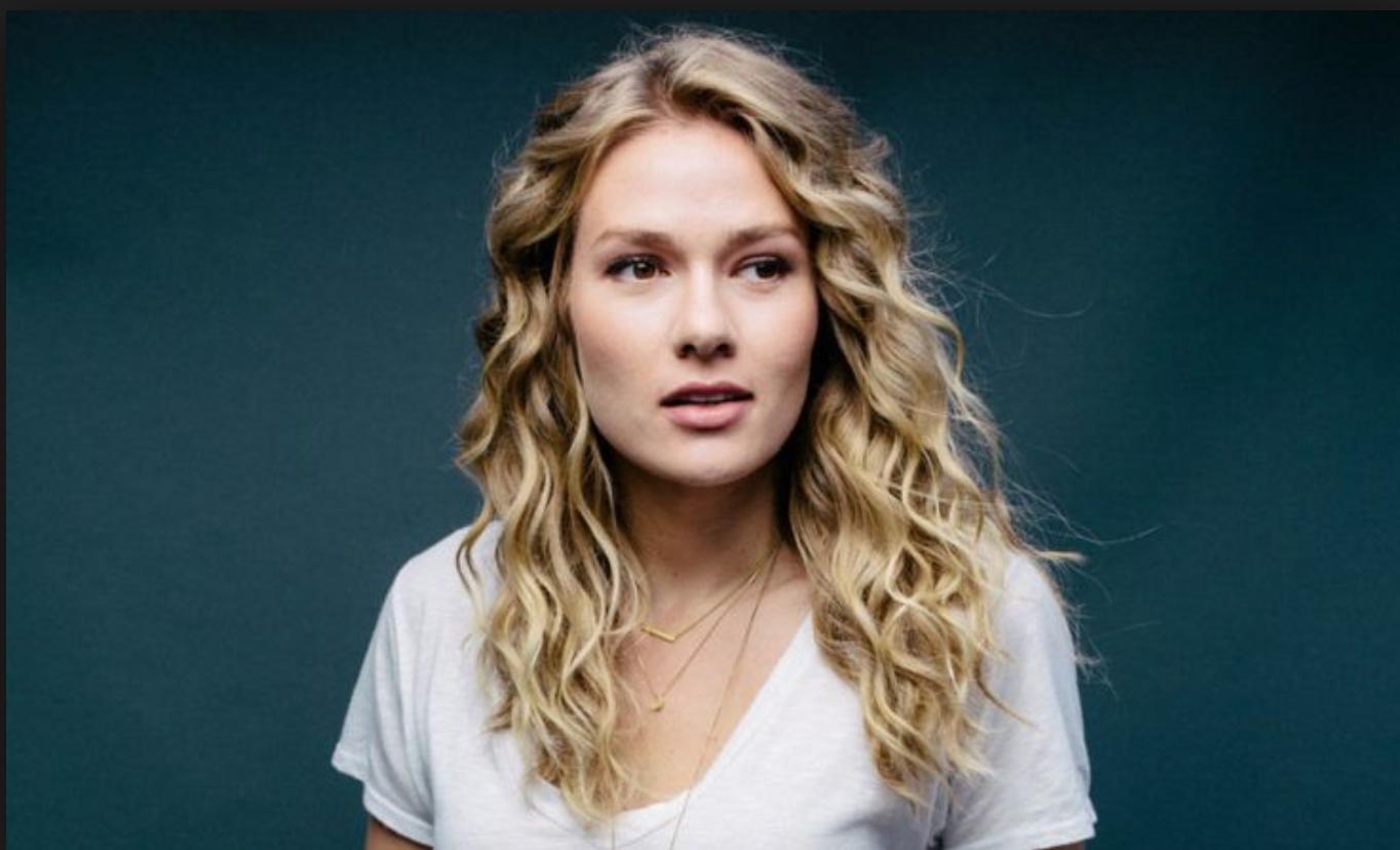 1364x828 Tori Anderson
