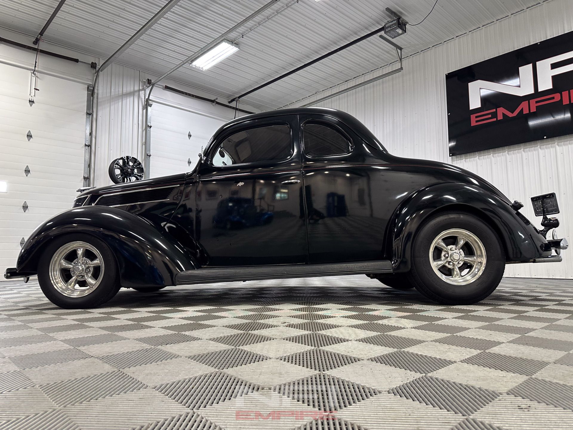 1920x1440 Ford Standard 5 window coupe Flathead V8