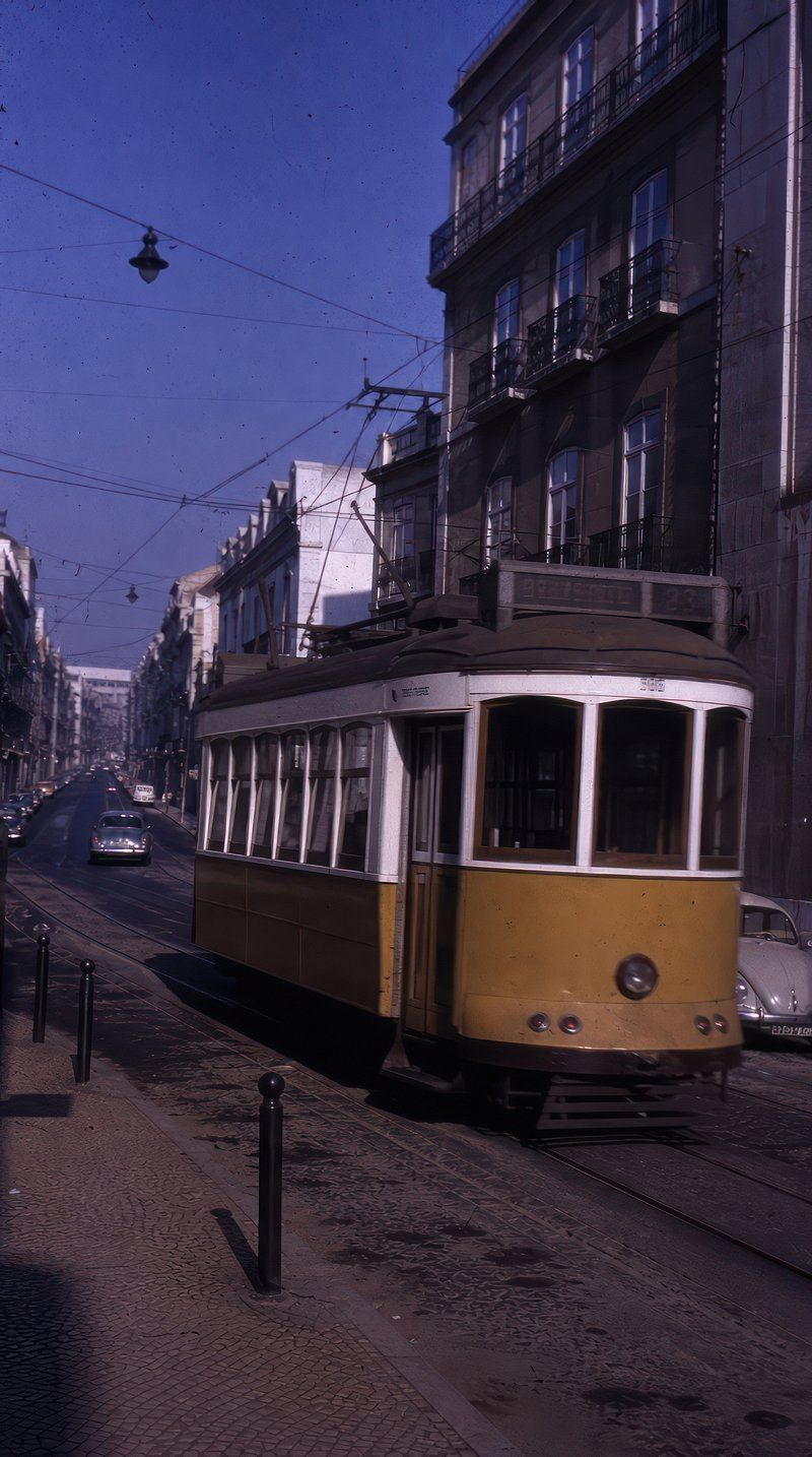 800x1434 Lisbon Tram Image Wallpaper
