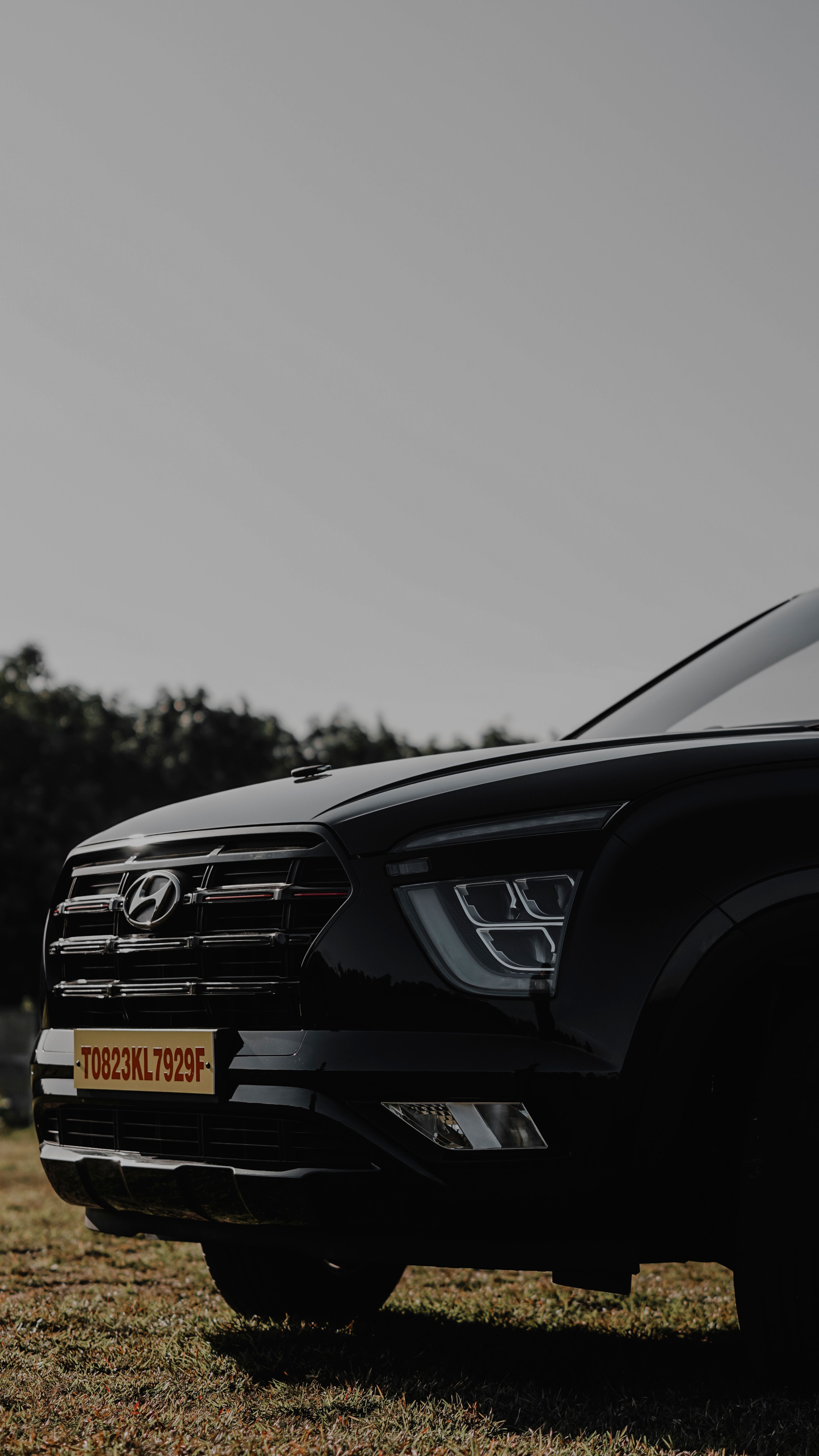 3376x6000 SUV Car Parked in the Field · Free