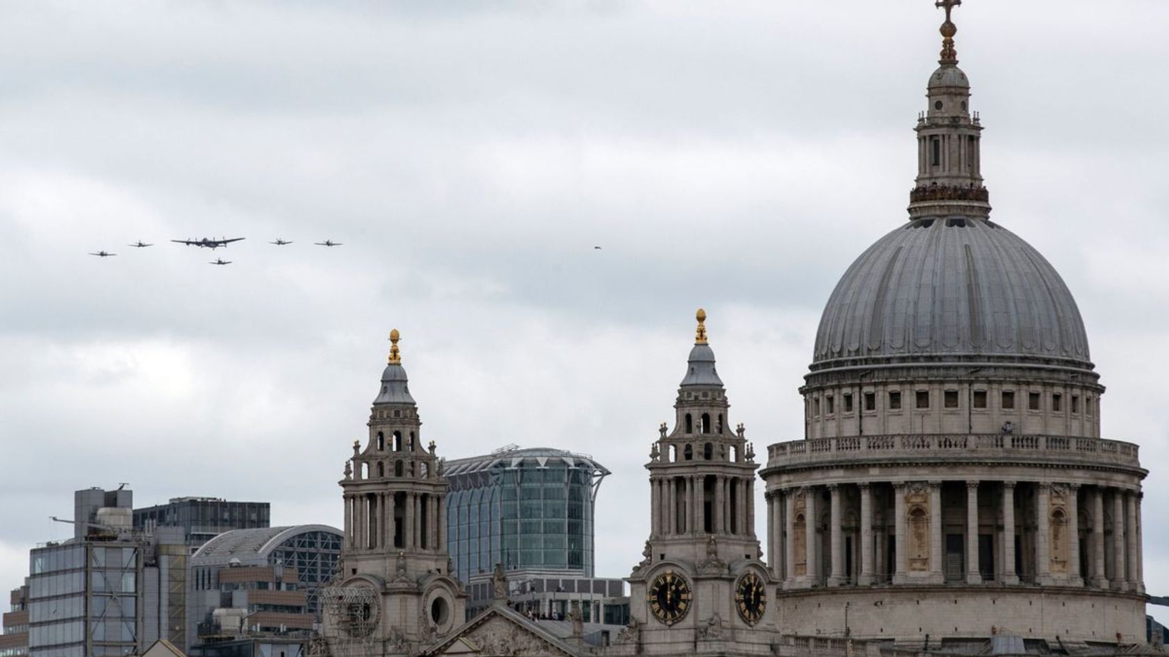 1680x945 Western Towers of St. Paul's Cathedral. Layers of London