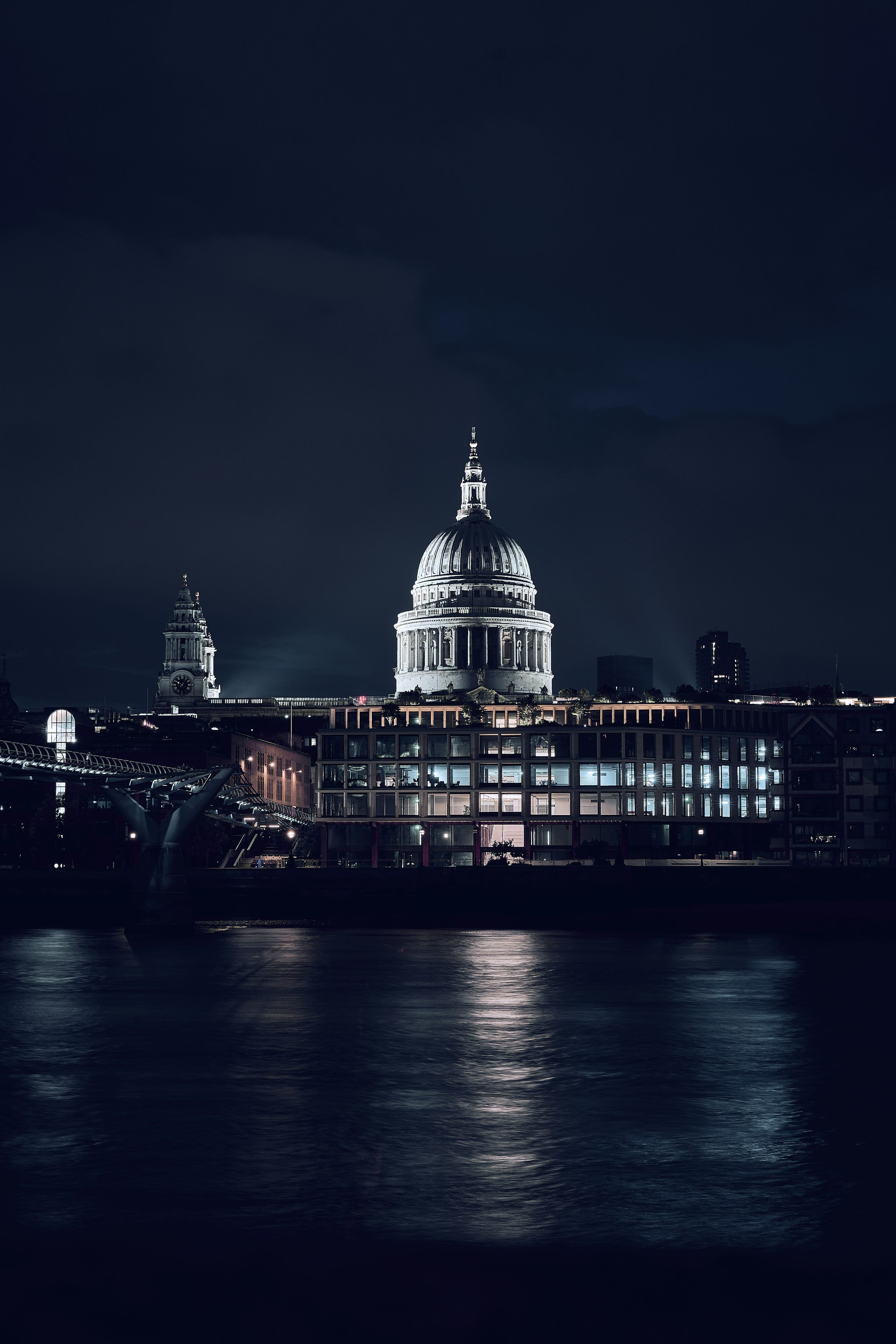 3000x4500 St. Paul's Cathedral at night London