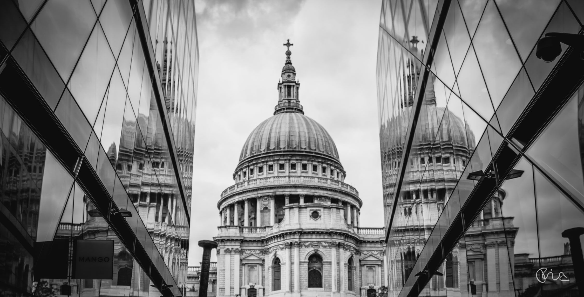 2250x1147 Exclusive St Paul's Cathedral wedding