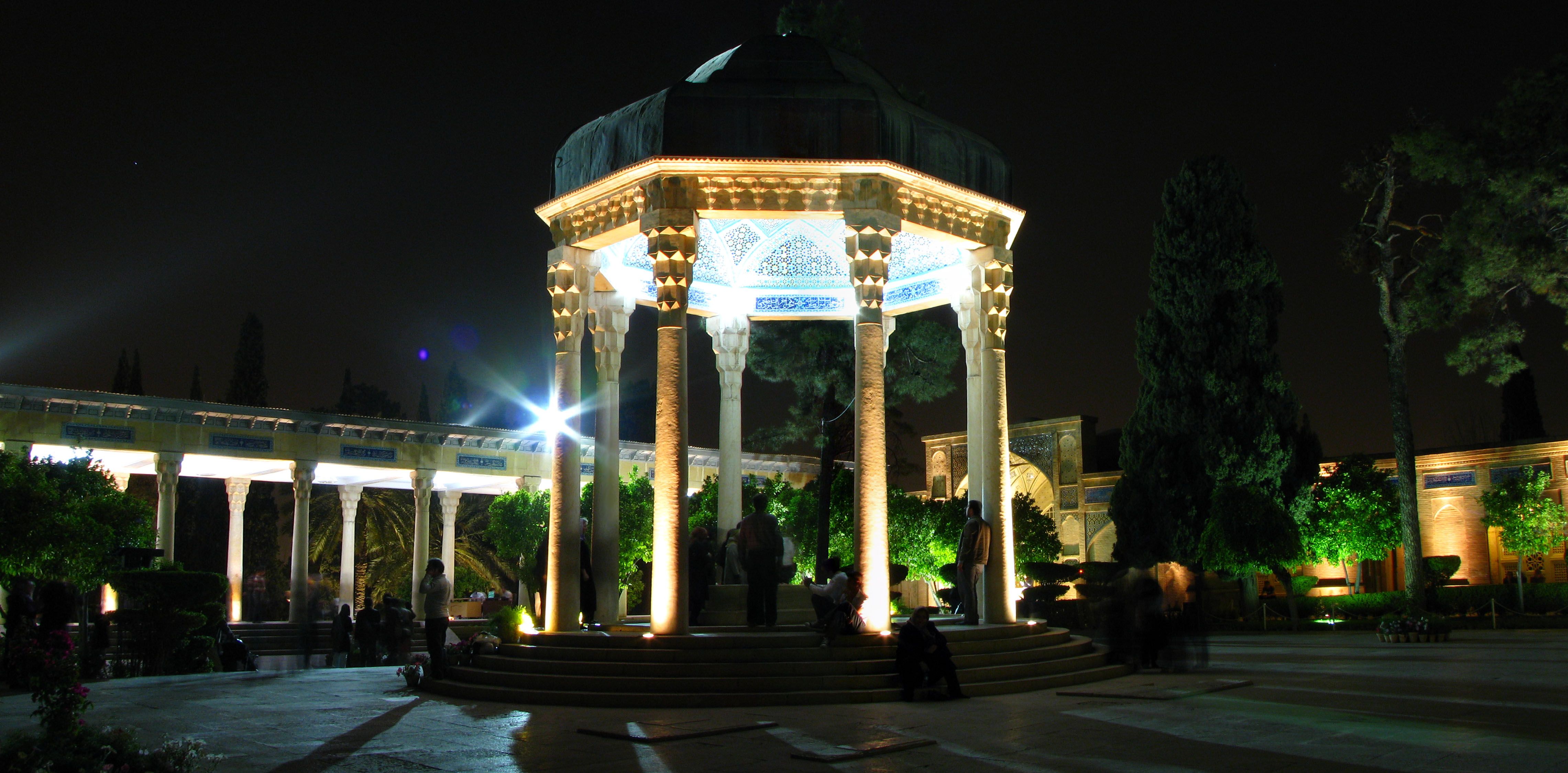 4562x2249 Tomb of famous poet Hafez I