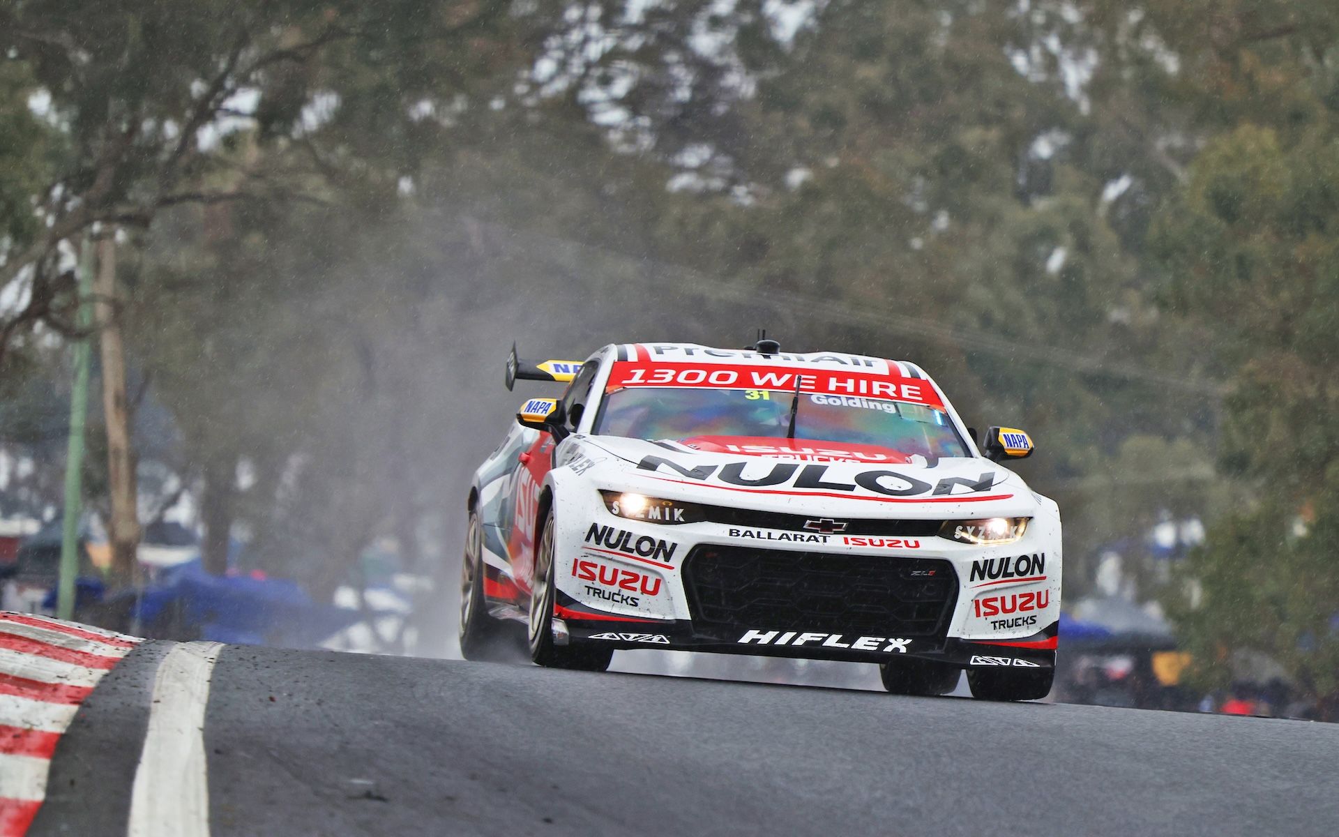 1920x1200 Golding Russell Shock Leader As Rain Tips Bathurst On Its Head