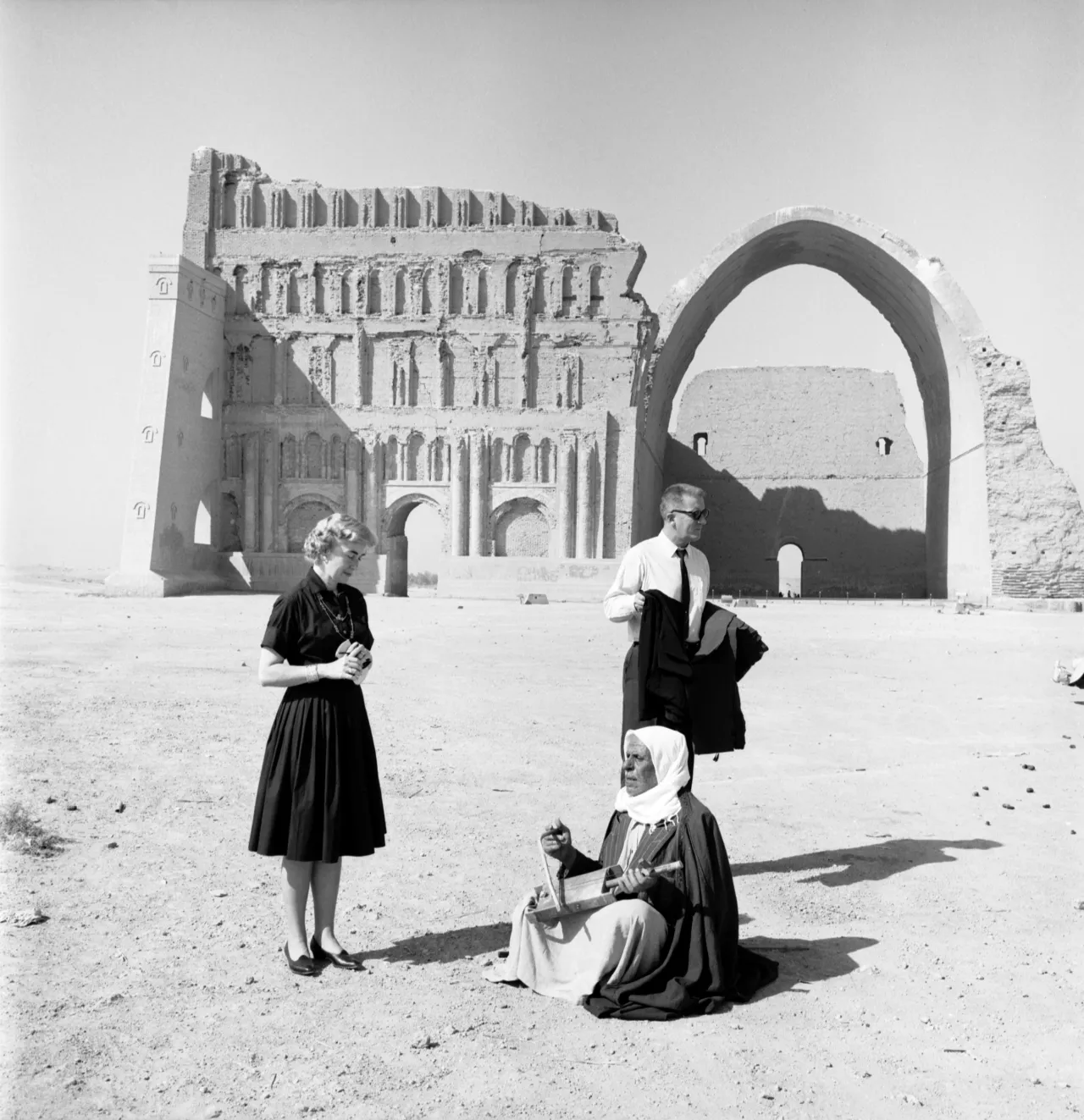 1280x1323 A golden age in Baghdad, captured by legendary photographer Latif Al Ani