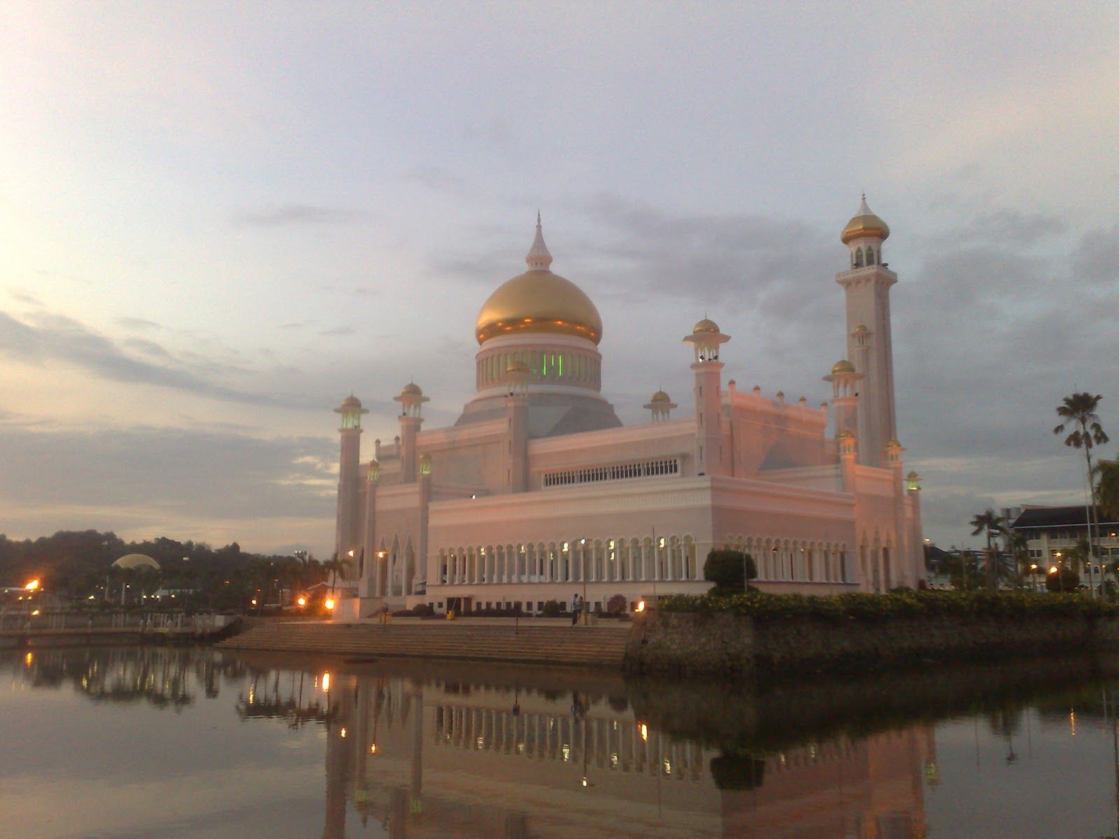 1600x1200 THE BIG TRIP. an outdoor life hiking, cycling and paddling: Brunei Darussalam