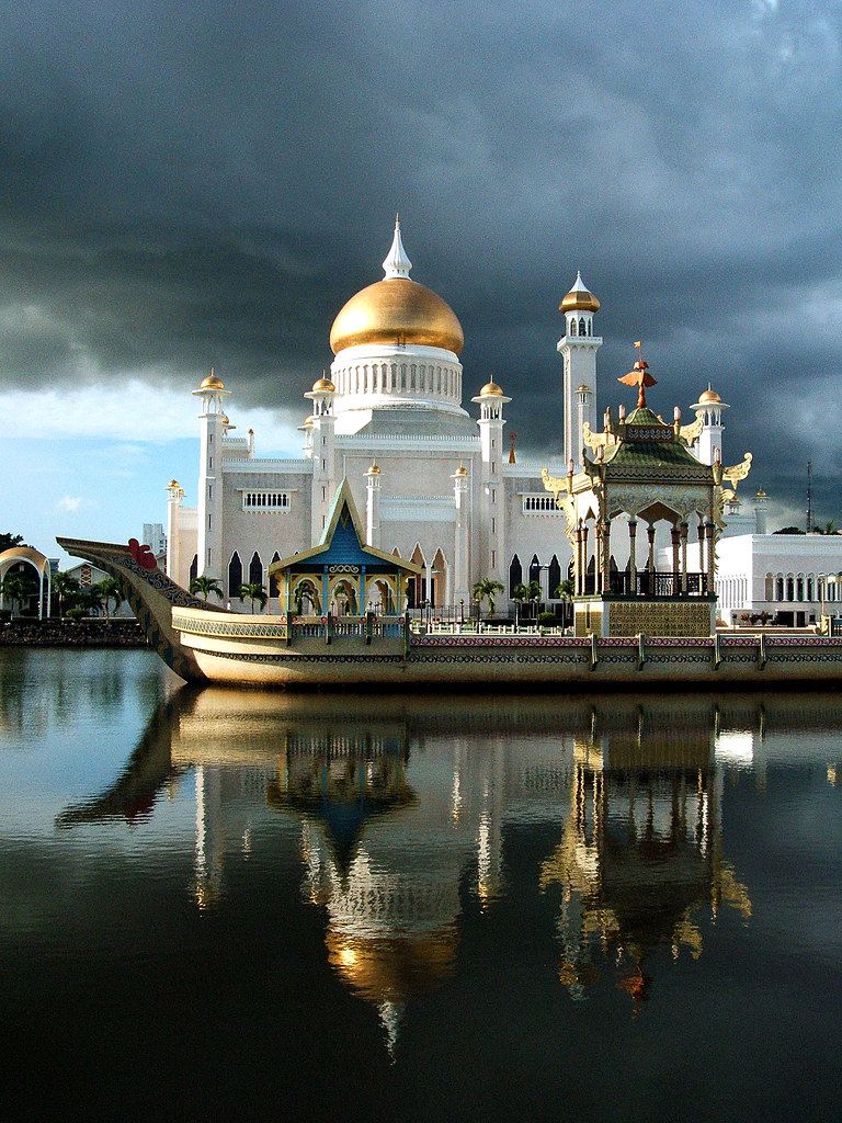 768x1024 Big mosque of Brunei. The small but wealthy country of Brun