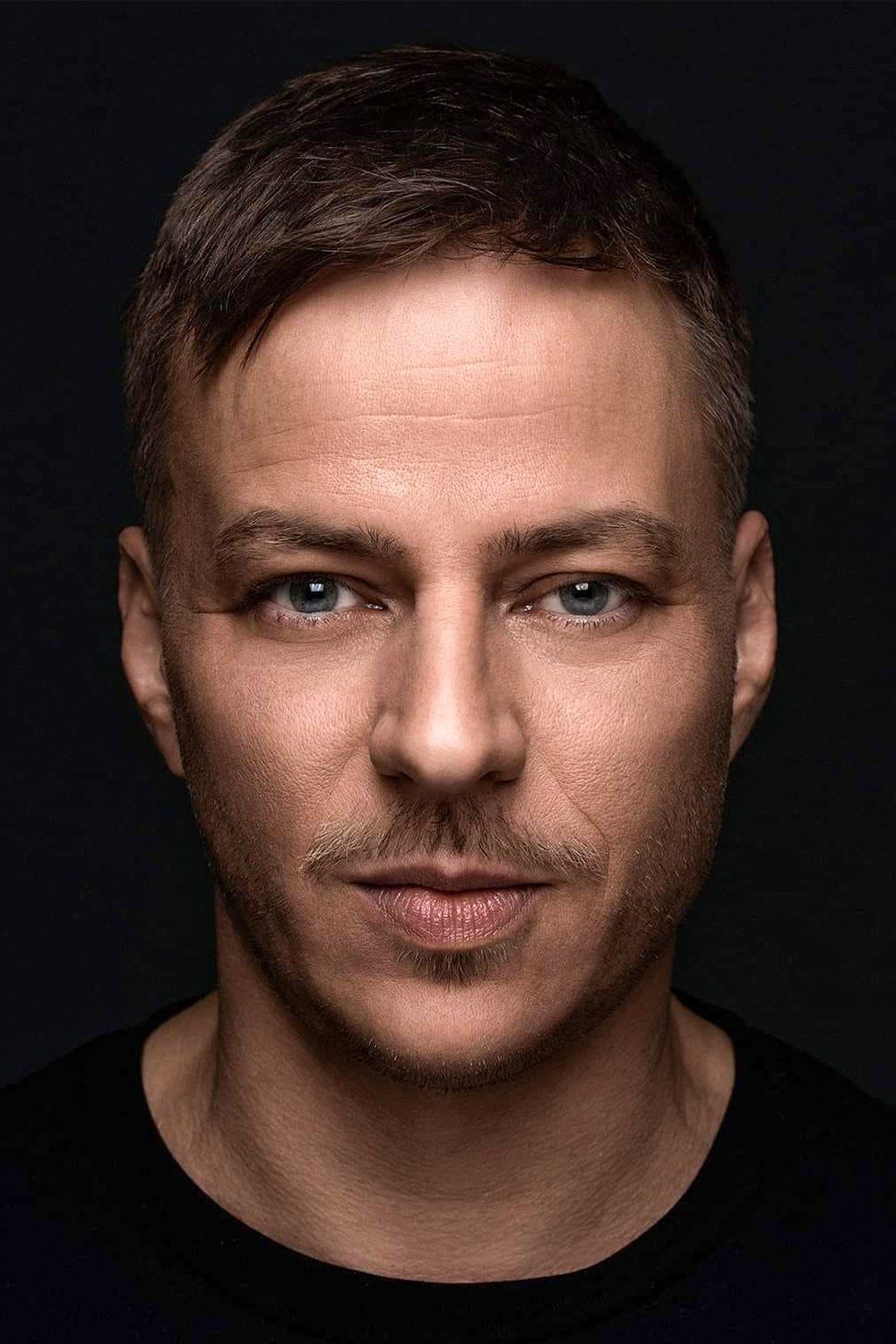 1000x1500 Tom Wlaschiha Image