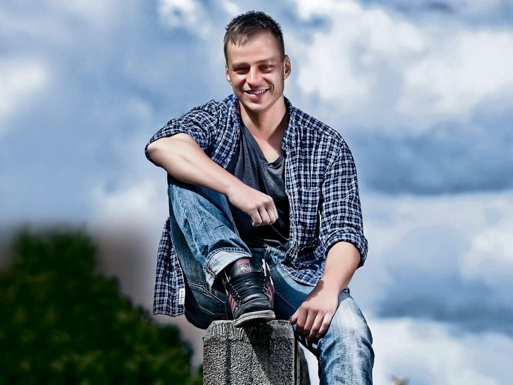 1024x768 Tom Wlaschiha Wallpaper