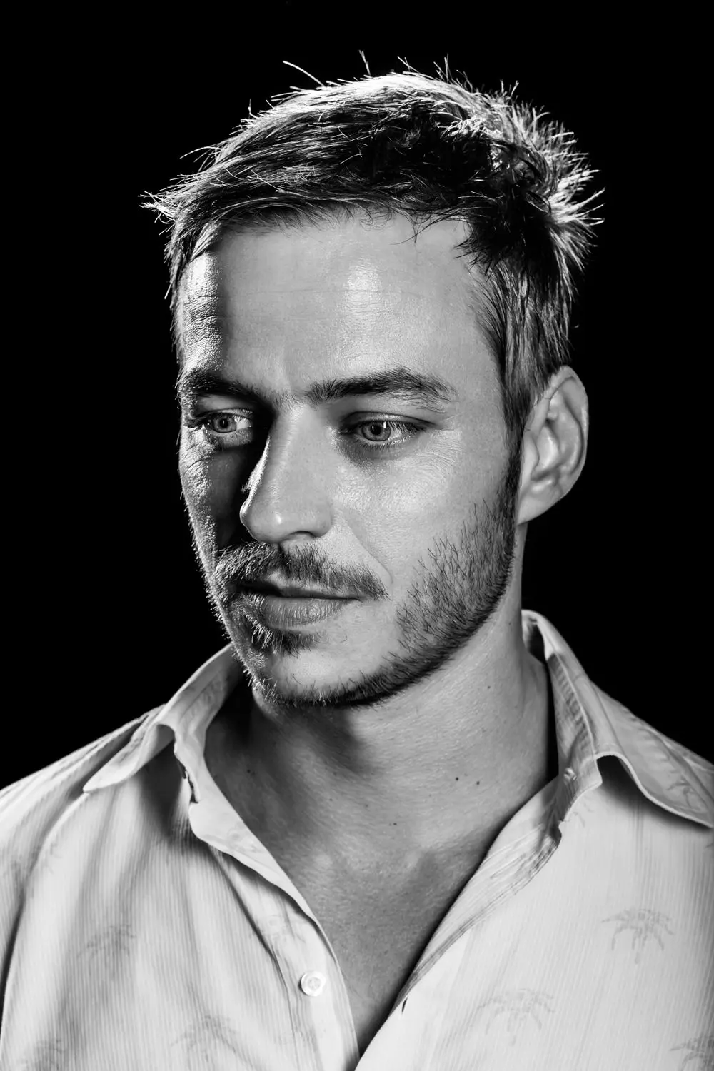 1000x1500 Tom Wlaschiha Wallpaper