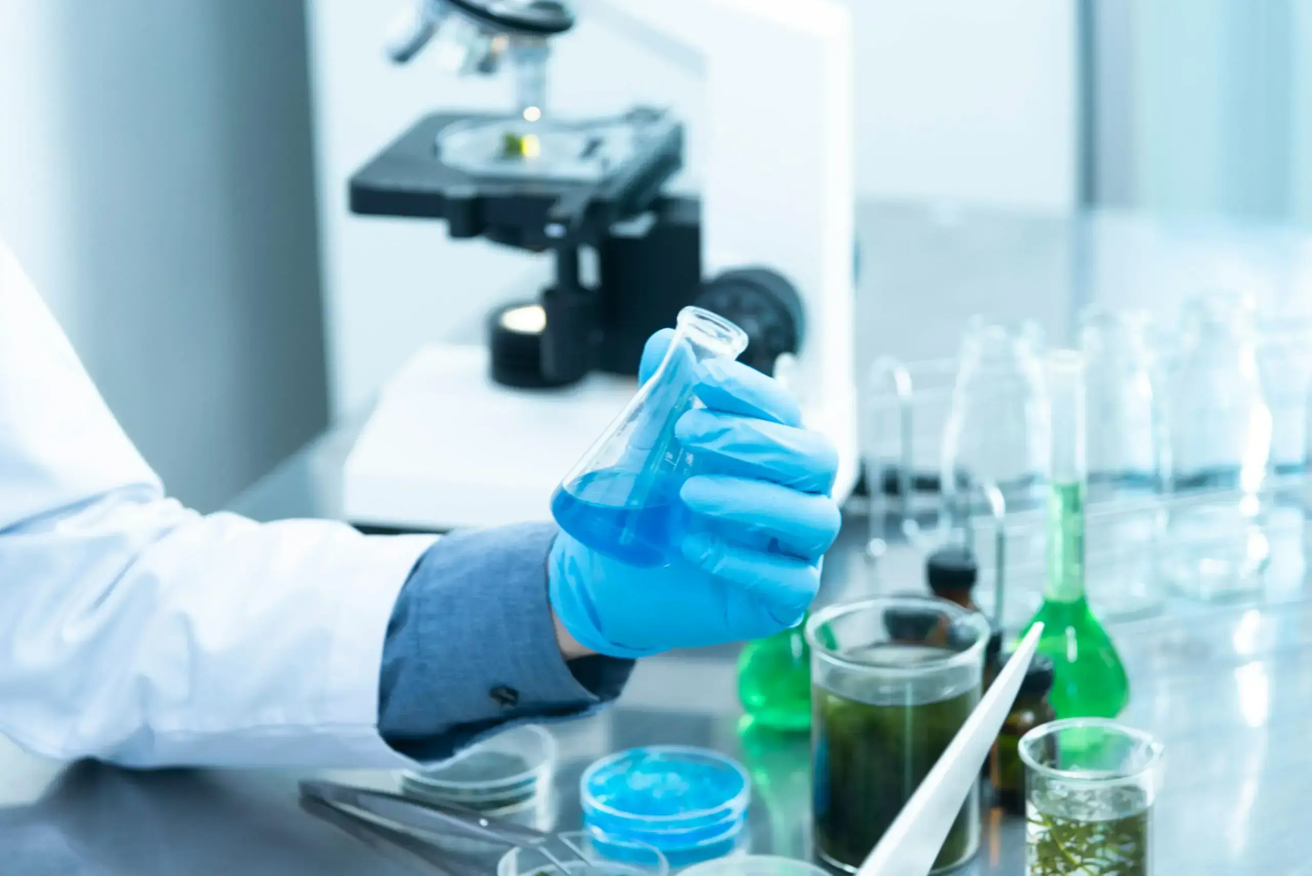 2560x1709 Medical Research 2025: Five Good News