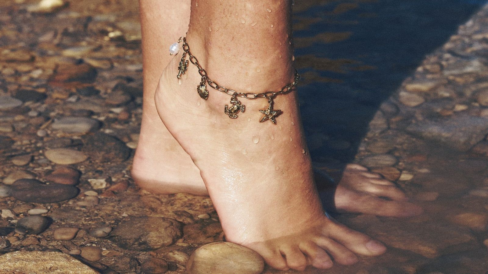 1600x900 How to wear Ankle Bracelets with Style: Looks and Trends