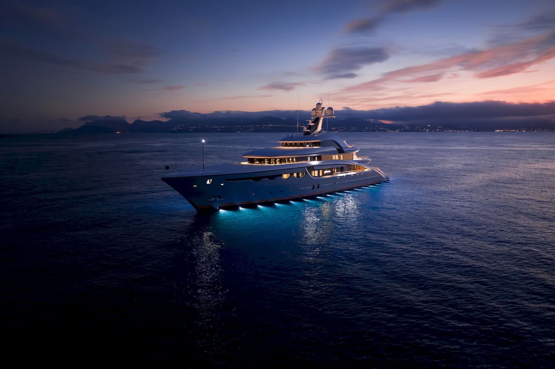 1920x1279 Yacht Wallpaper