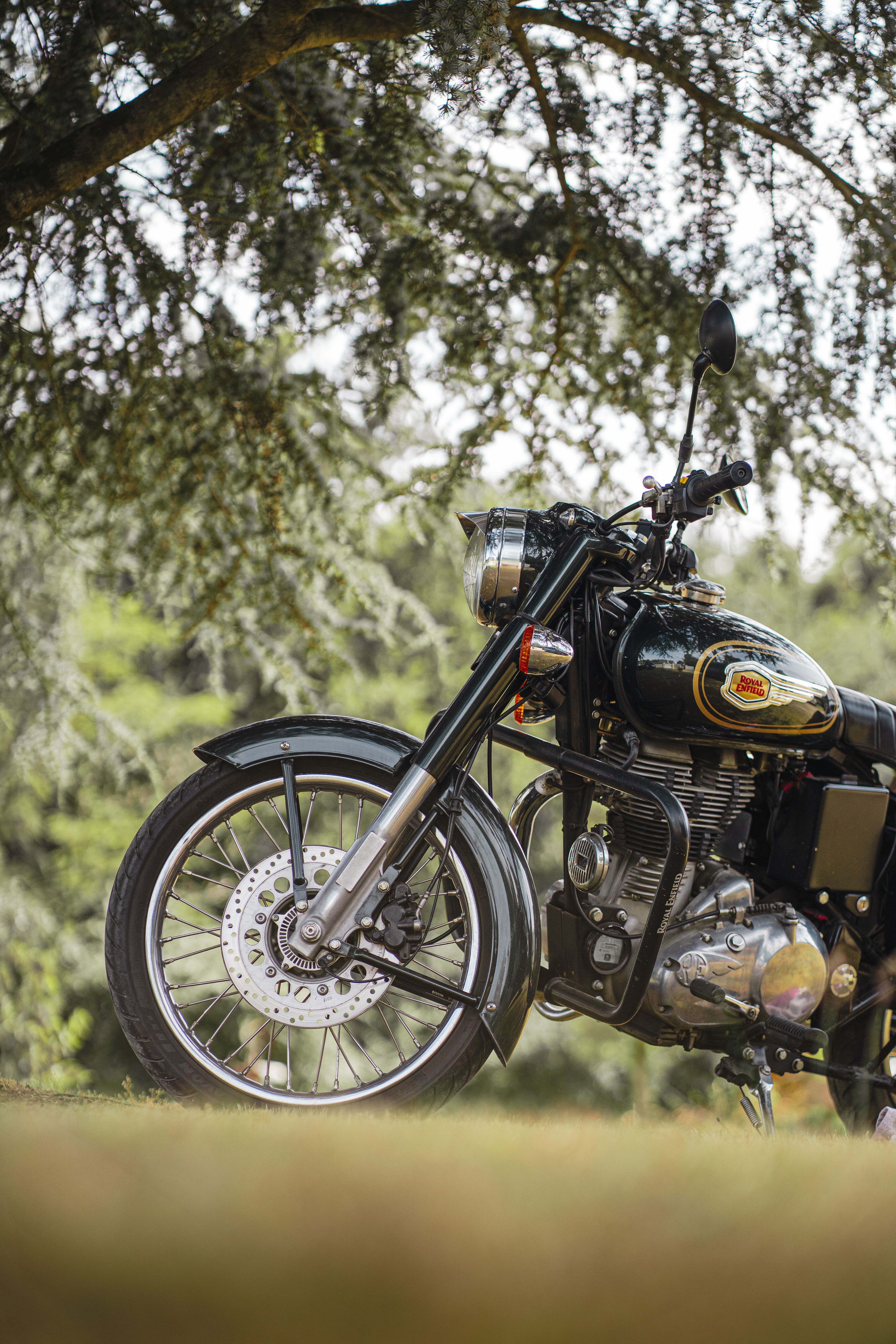 4000x6000 Royal Enfield Bullet Motorbike · Free