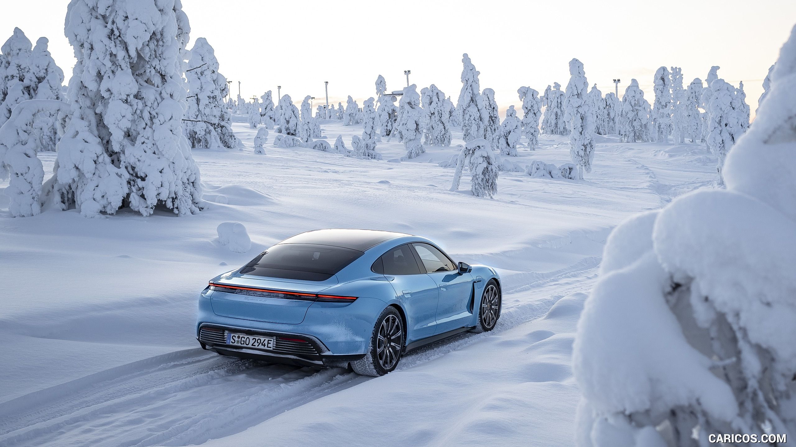 2560x1440 Porsche Taycan 4SMY (Color: Frozen Blue Metallic)