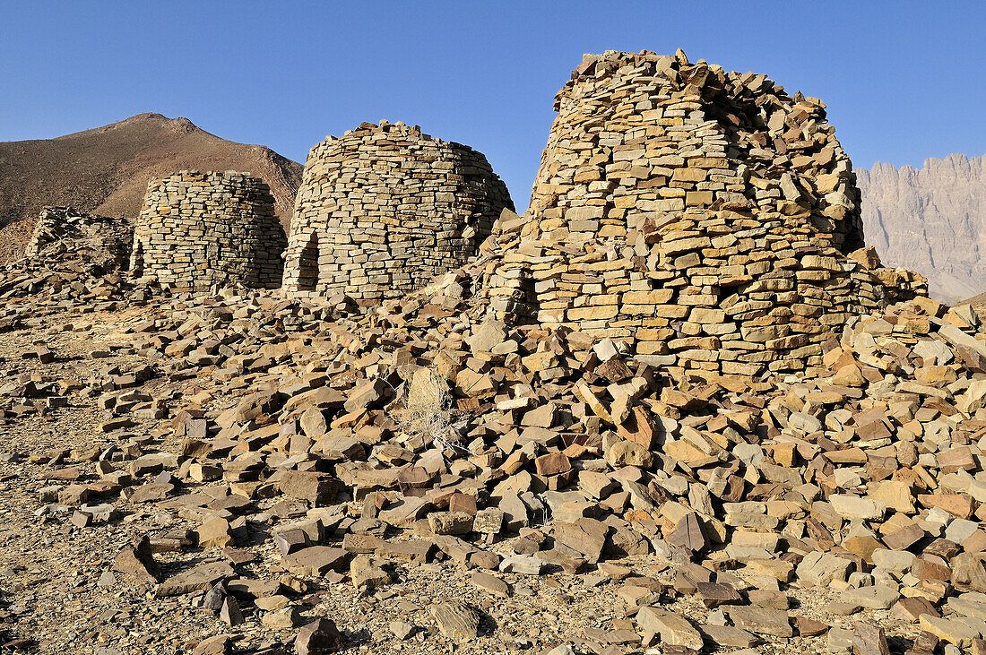 1100x731 year old stone tomb at Al Ayn