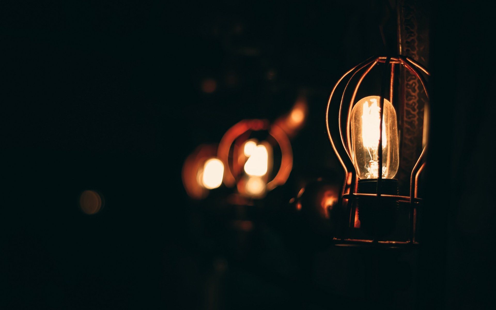 1920x1200 4K Ultra HD: Warm Edison Cage Lamp Wallpaperx2400