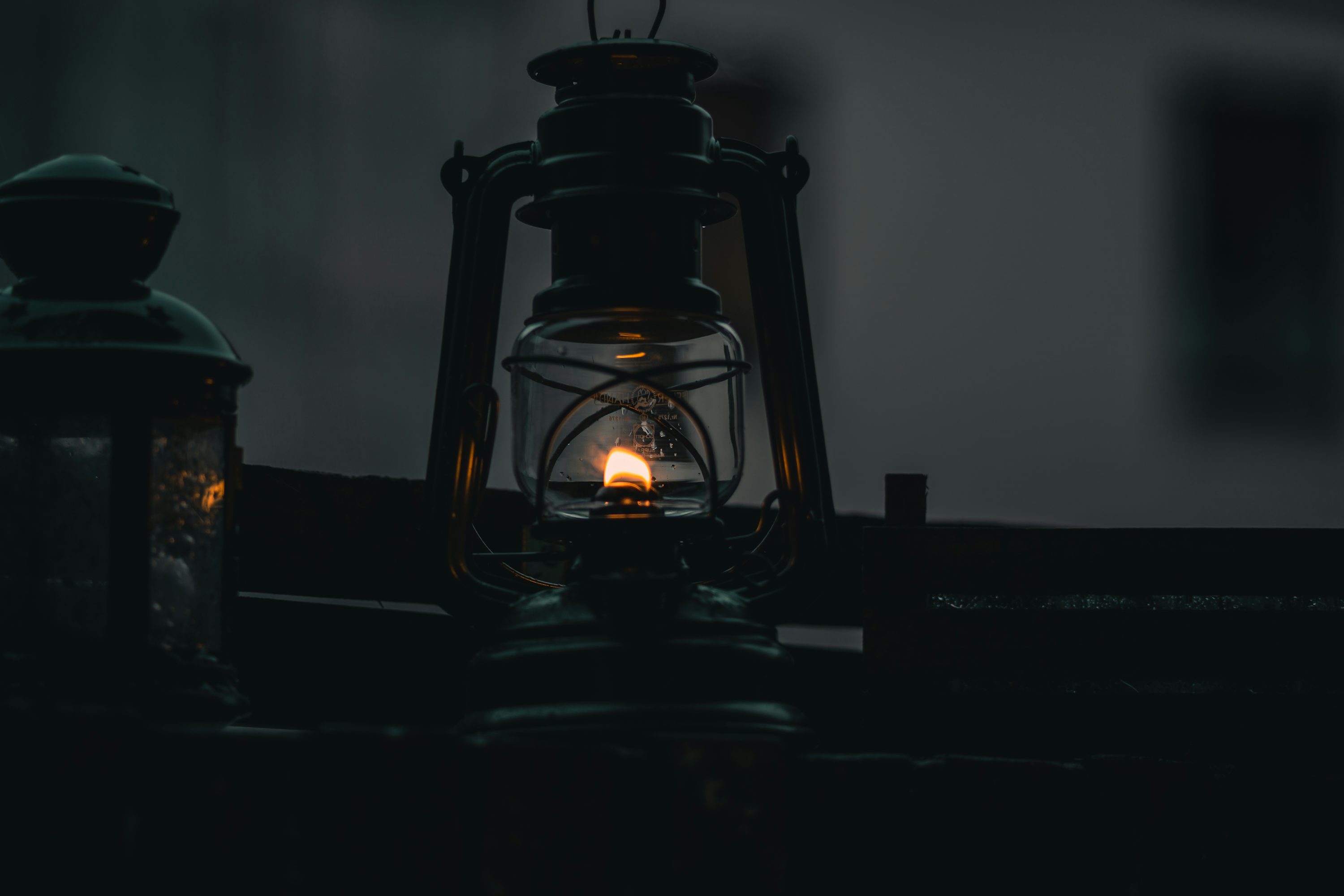 3000x2000 Black lantern lamp on table