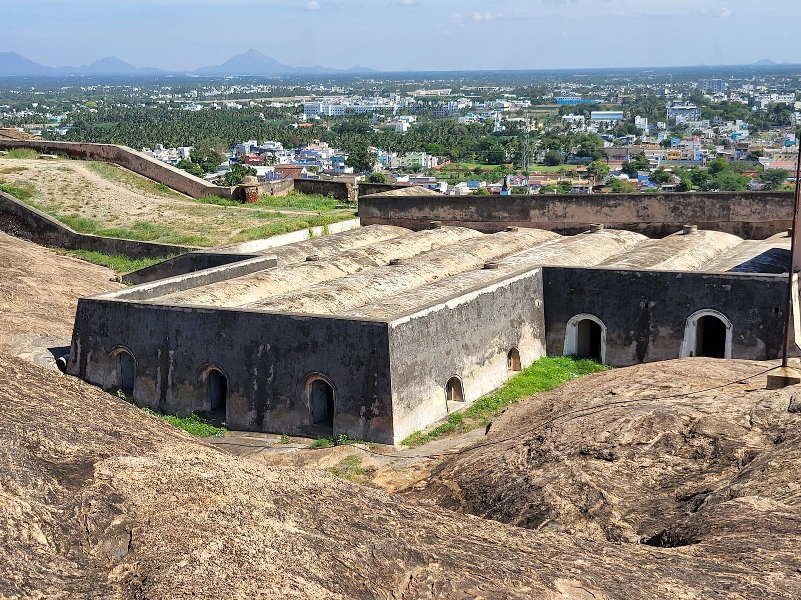1600x1200 Dindigul Rock Fort. Timings, History & Visitor Guide
