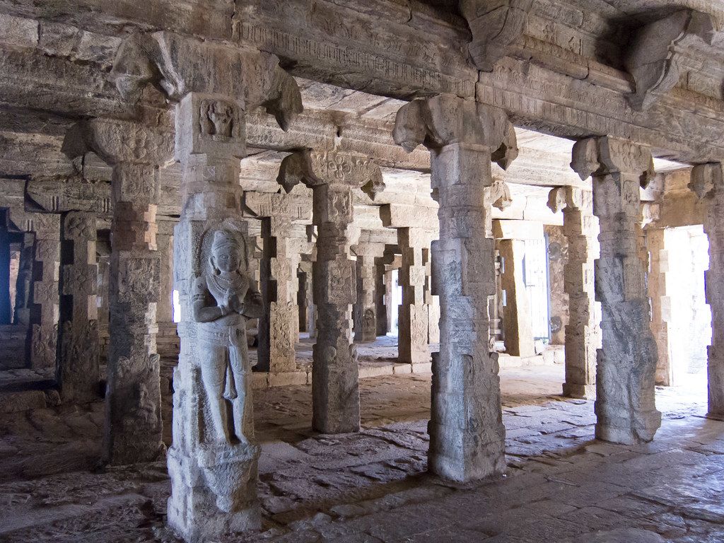 1024x768 Vijayanagara Temple. On the summit of Dindigul Fort