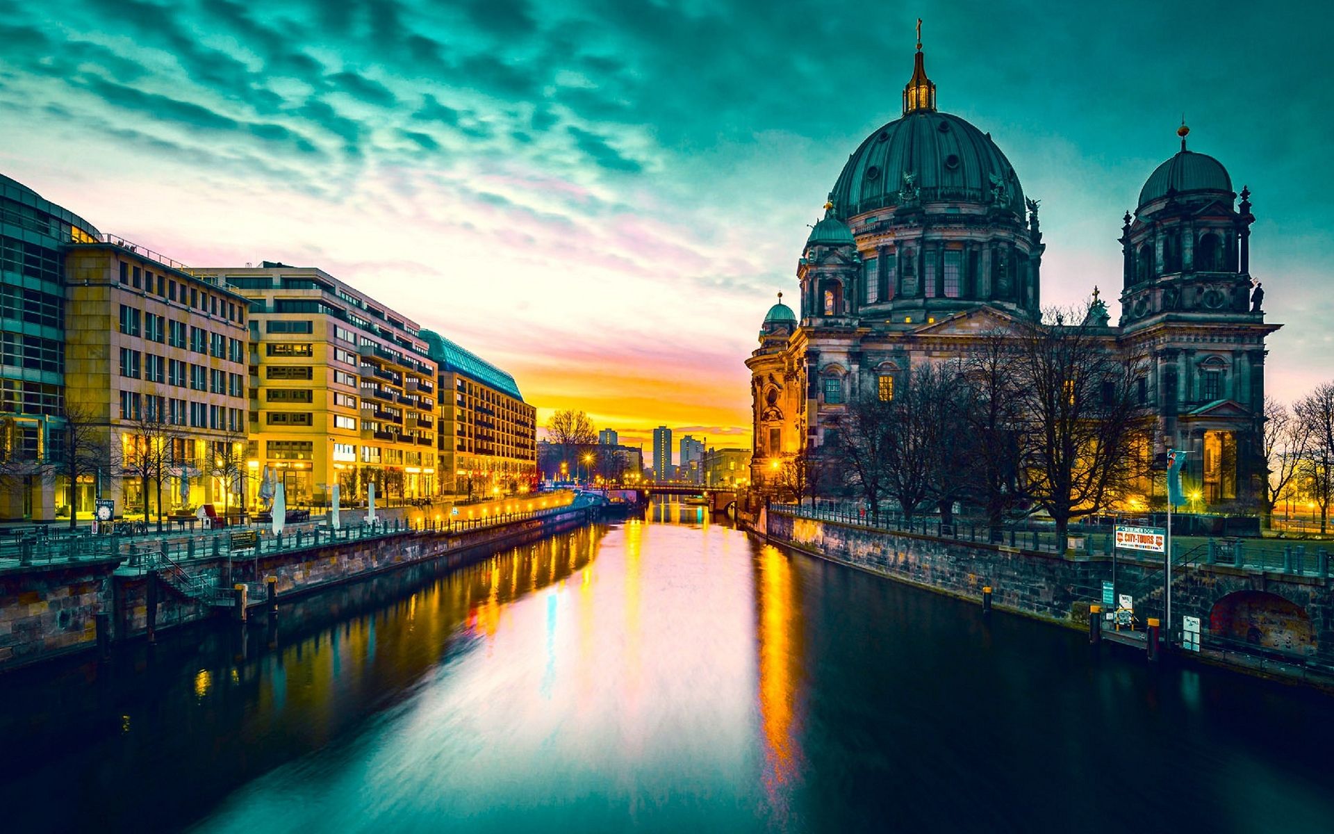 1920x1200 Berlin Cathedral at Night: Stunning HD Light Reflections over Spree Riverx1200