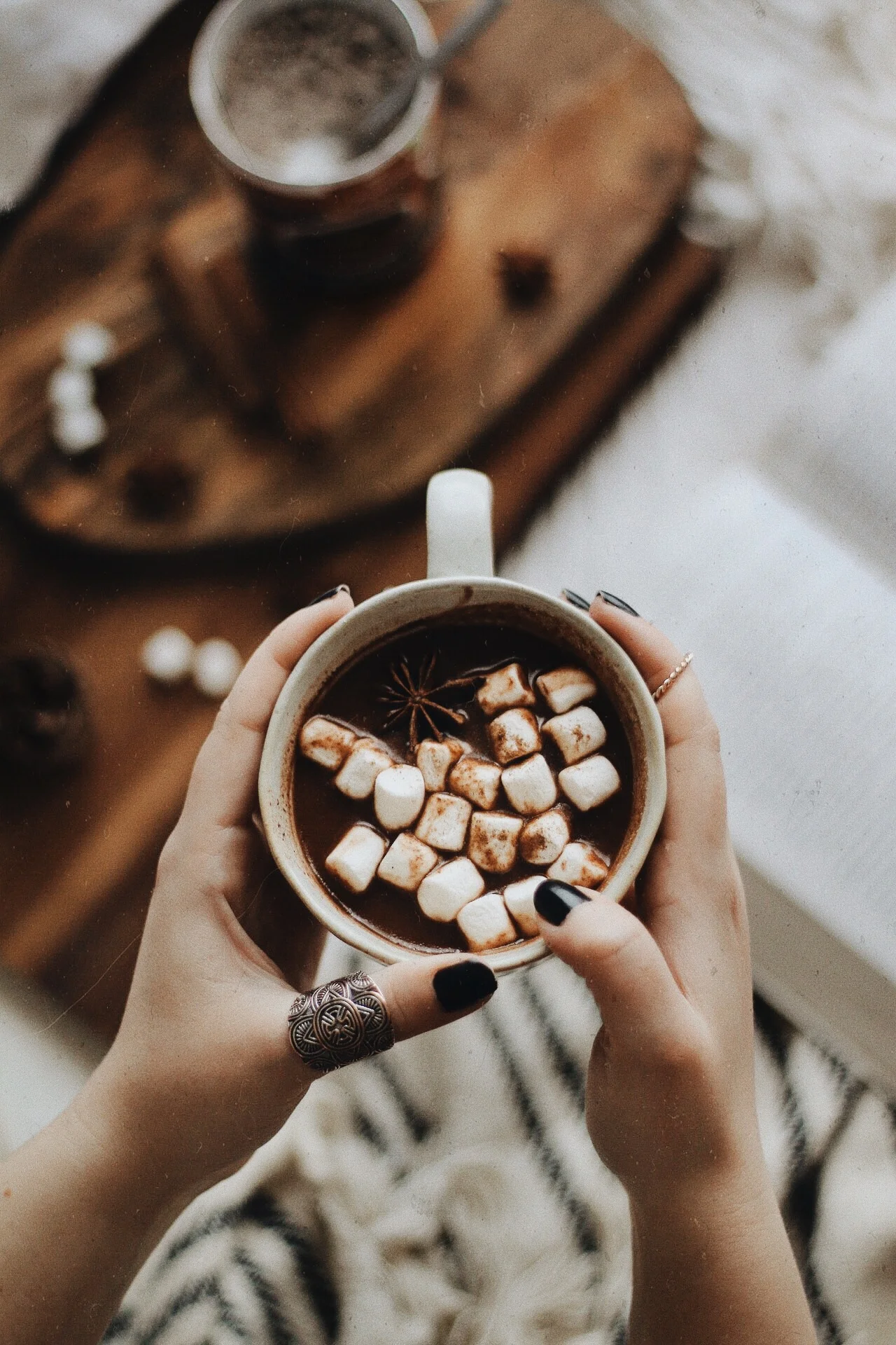 1280x1920 THE PERFECT SNOW DAY HOT CHOCOLATE. // AD