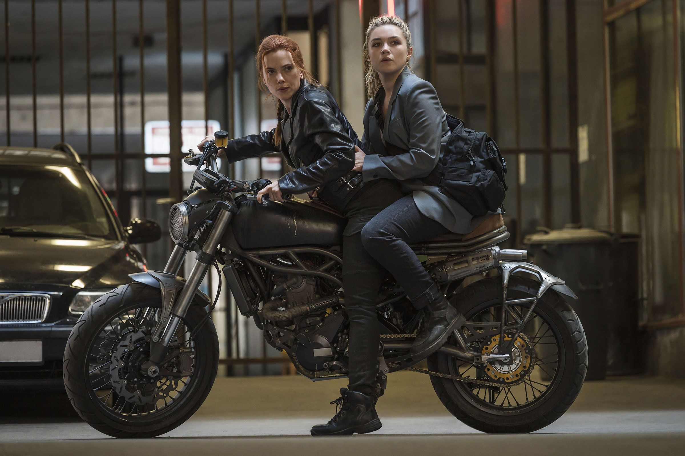 2400x1597 Black Widow Is a Showcase for Florence Pugh and Scarlett Johansson
