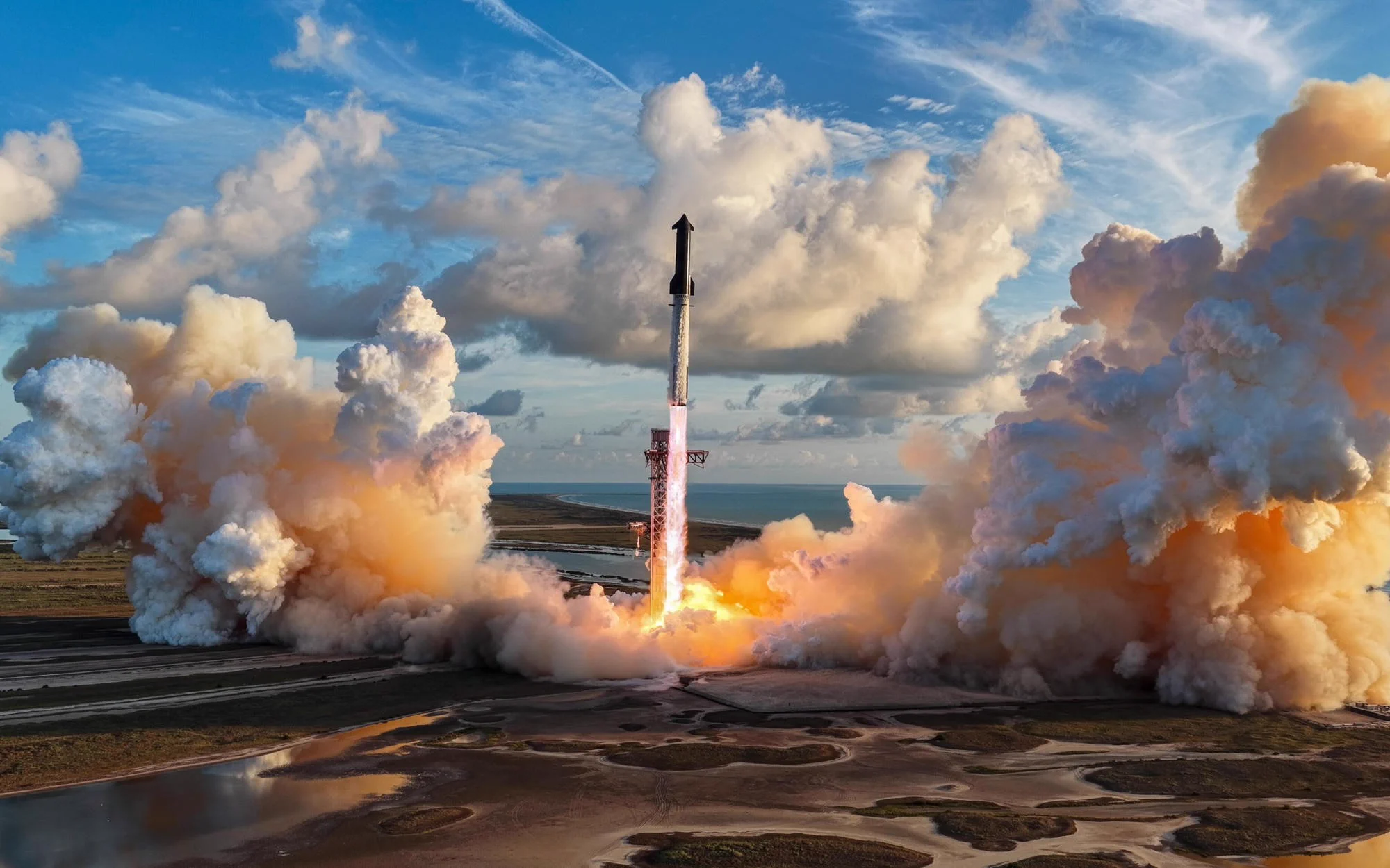 2000x1250 Todd Dailey on X: Cropped and color tweaked SpaceX Starship launch pic, sized for MacBook Pro wallpaper. / X