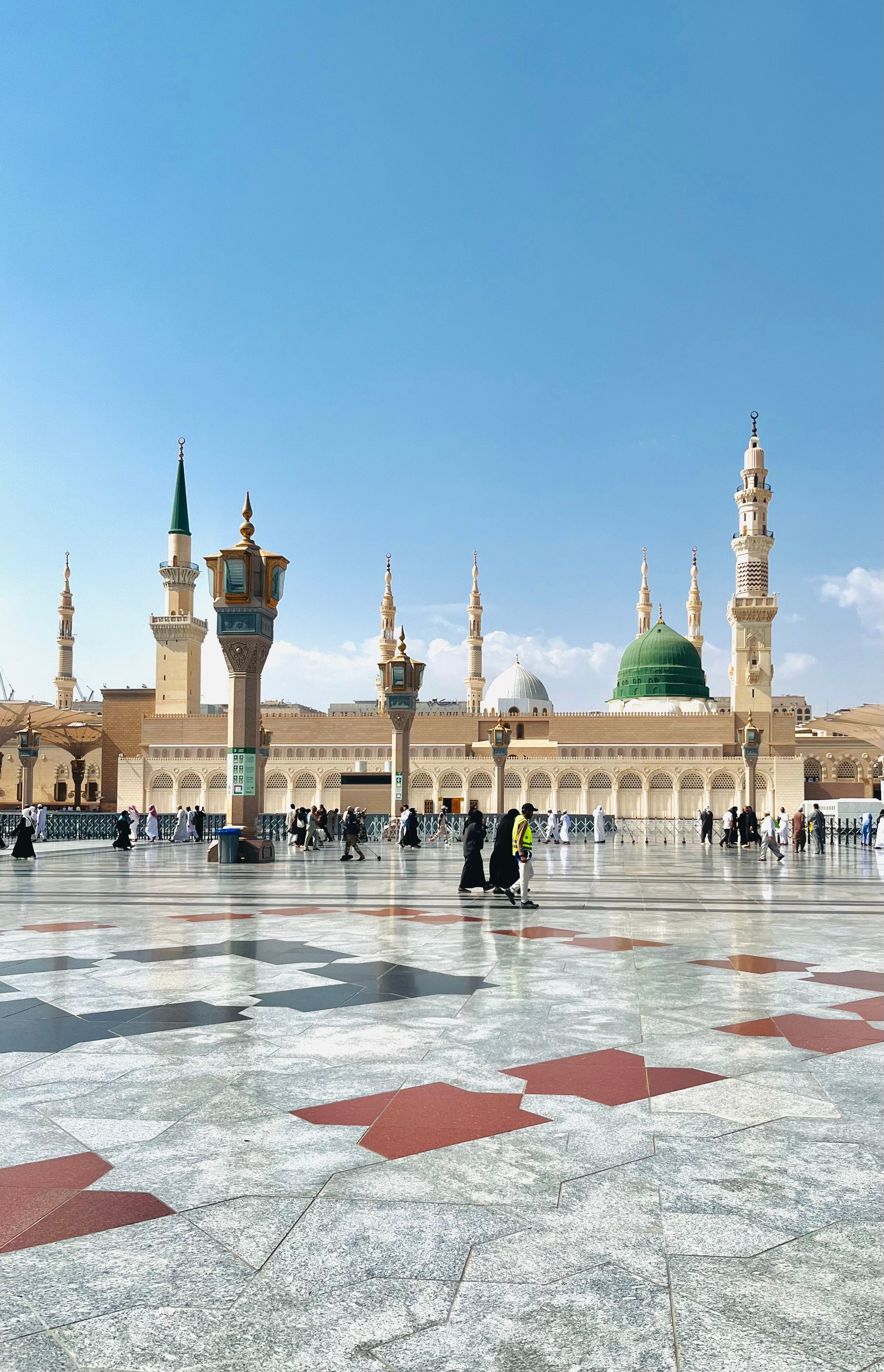 2499x3878 Majestic Al Masjid An Nabawi During Daytime · Free