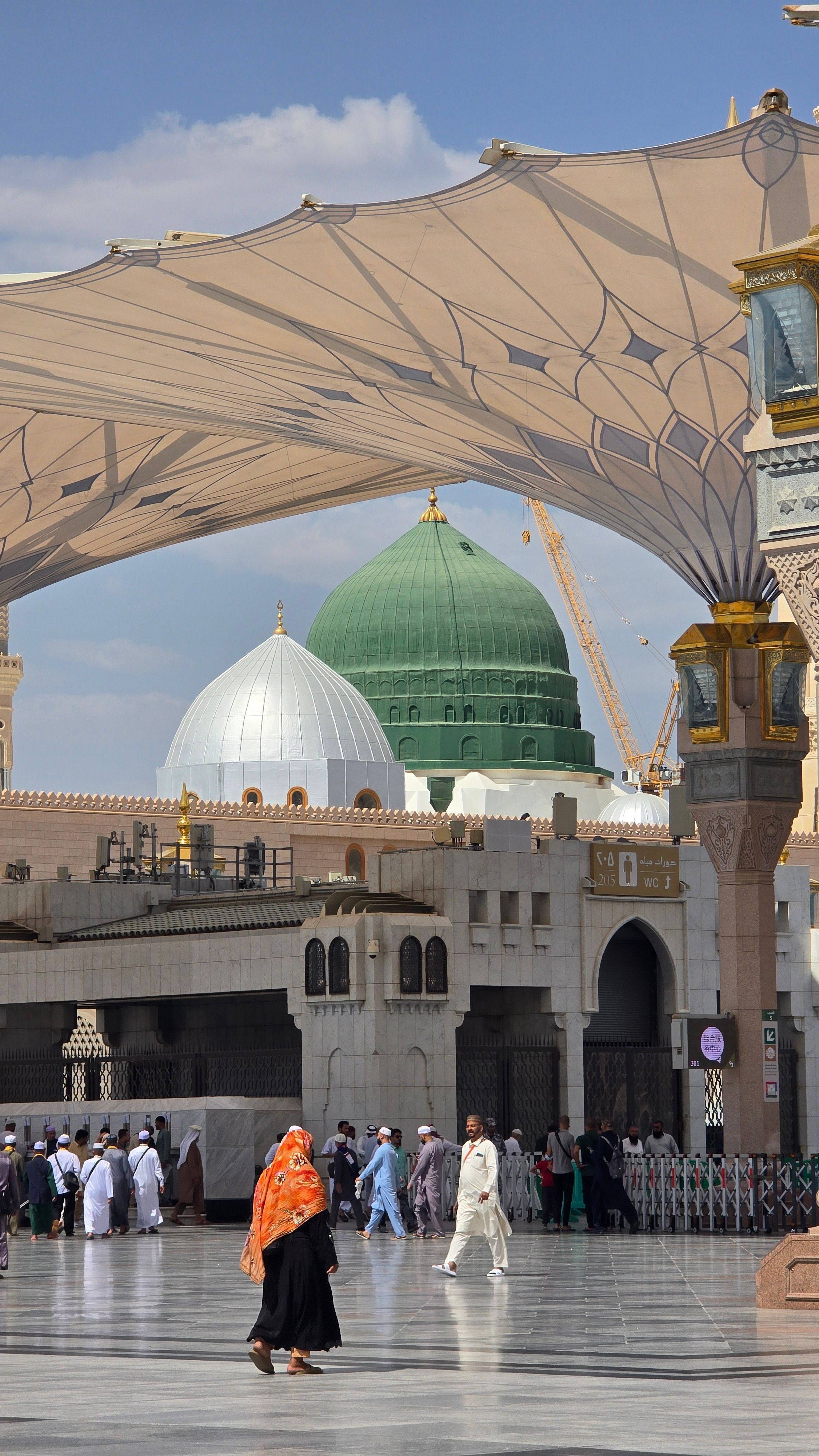 2252x4000 Majestic View Of Al Masjid An Nabawi In Medina · Free