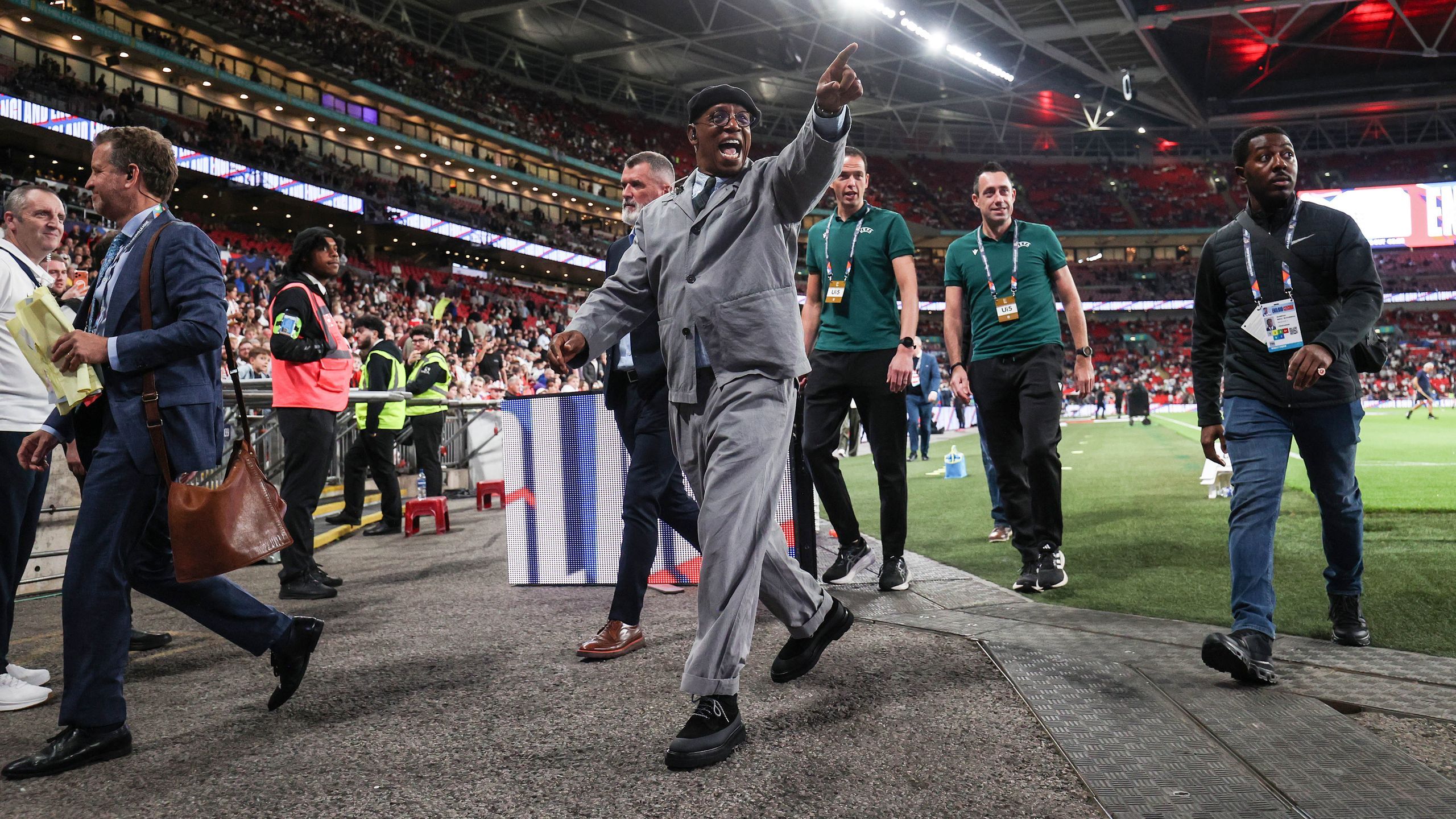 2560x1440 Stone Cold Proof Ian Wright Is Football's Best Dressed Pundit