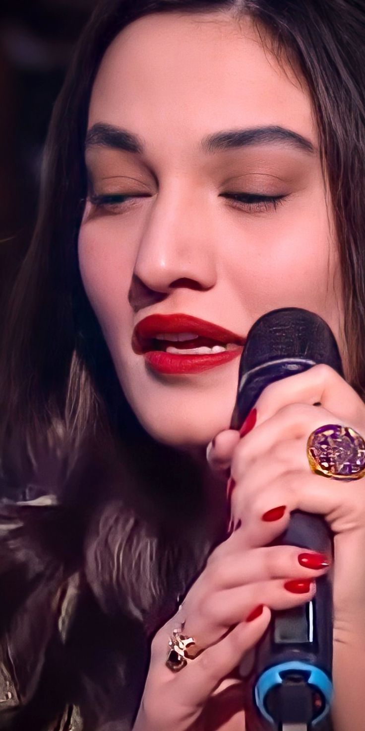 736x1472 Muniba Mazari image