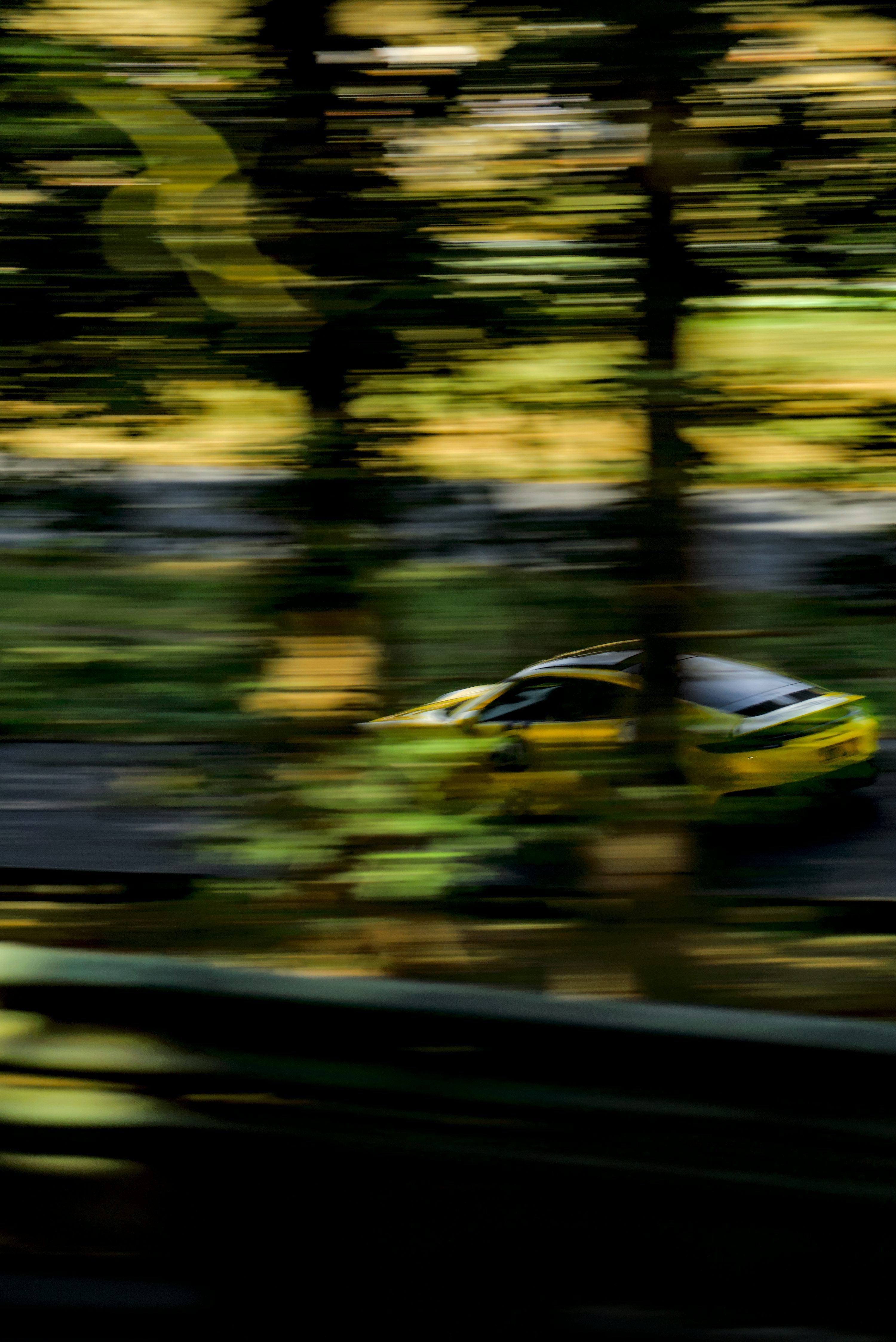 3000x4493 Yellow sports car with motion blur